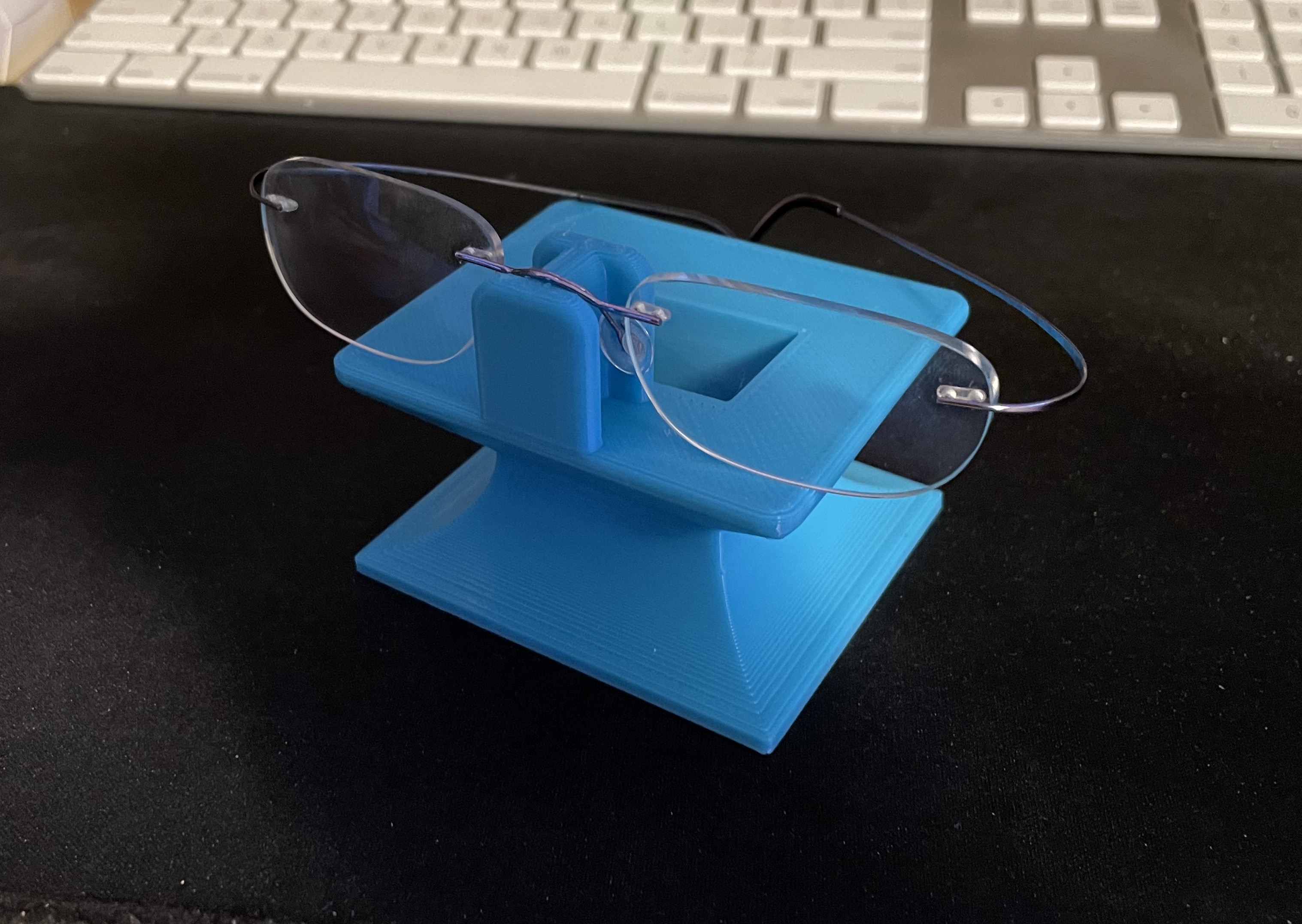 Kệ Đựng Kính Không Viền Êm Ái