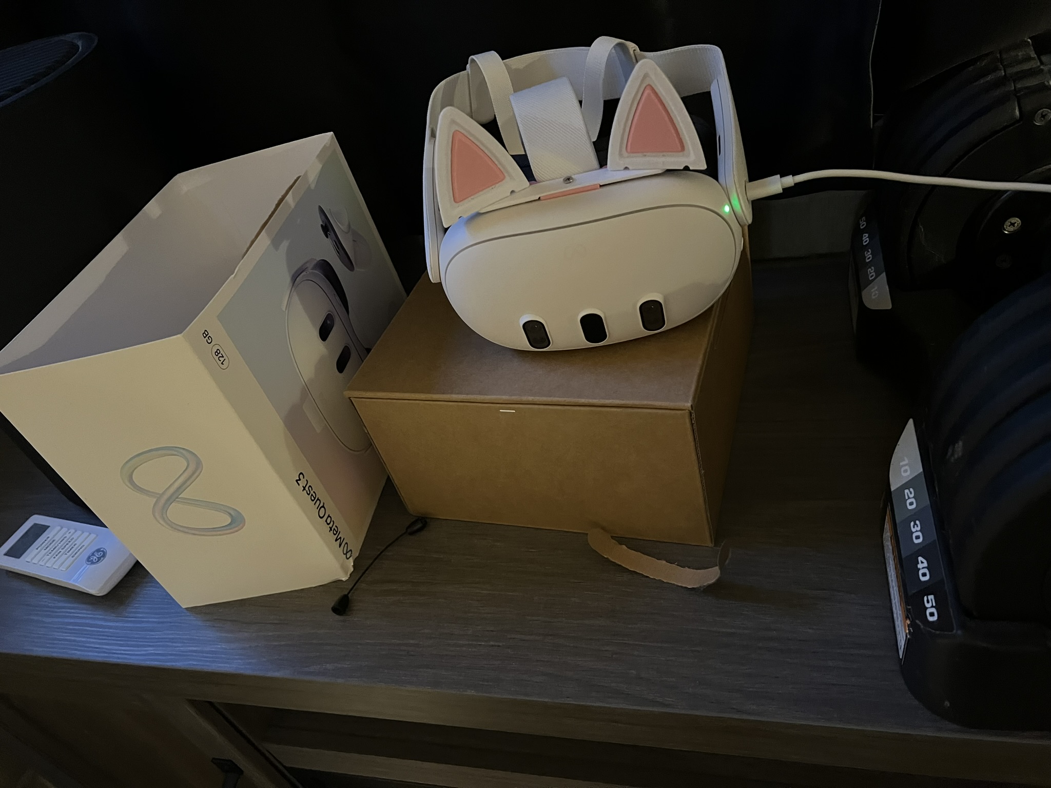 Tai Mèo cho Meta Quest 3 - Giá Đỡ Phụ Kiện