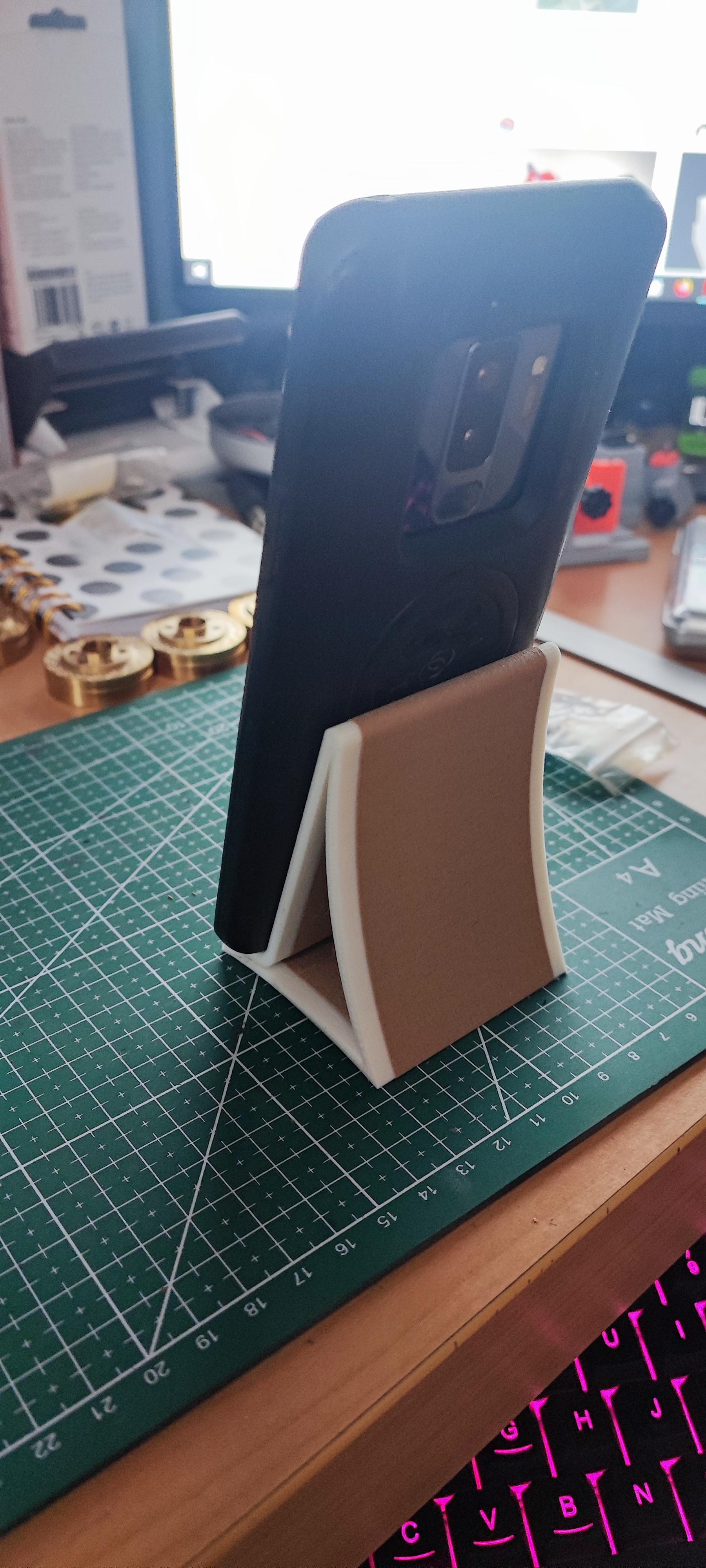 Đế đỡ điện thoại - Kệ smartphone