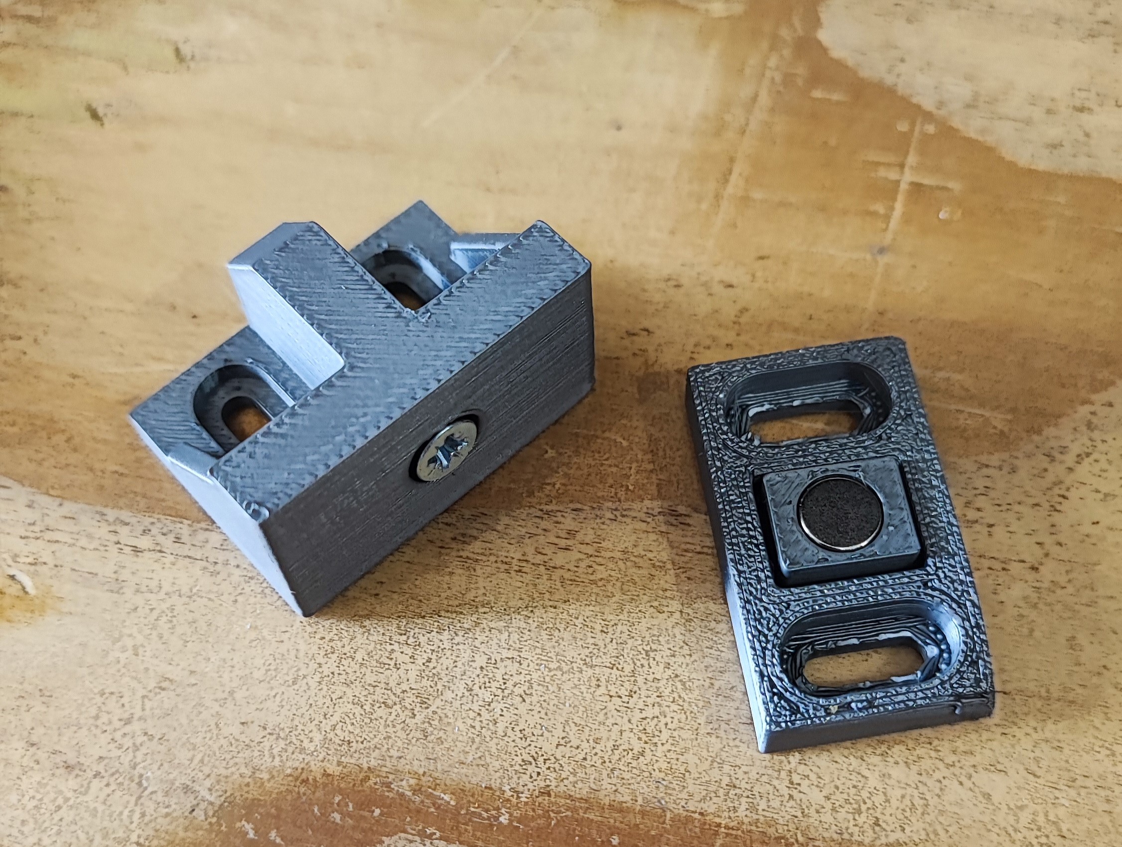 Chốt Cửa Tủ Bằng Nam Châm