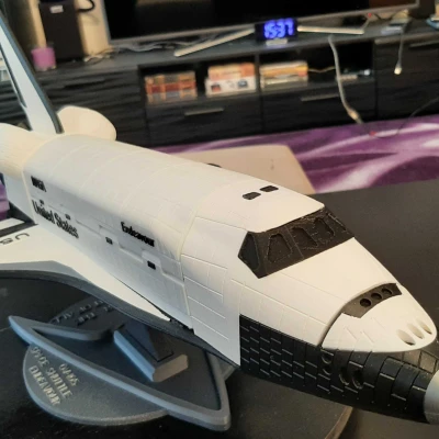 Mô Hình Tàu Con Thoi Endeavour Chi Tiết