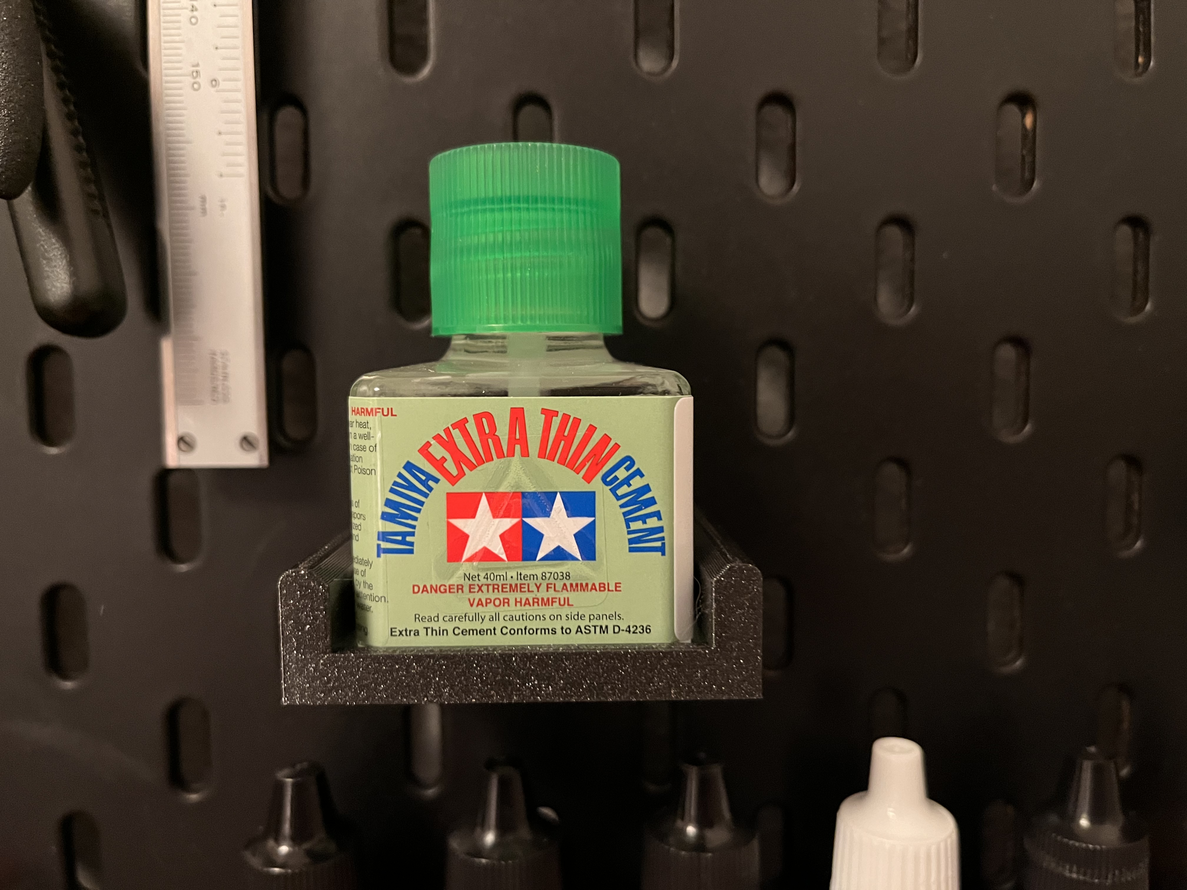 Skadis/Skådis - Người giữ xi măng nhựa Tamiya