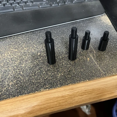 Chân đế/hỗ trợ kệ có thể điều chỉnh