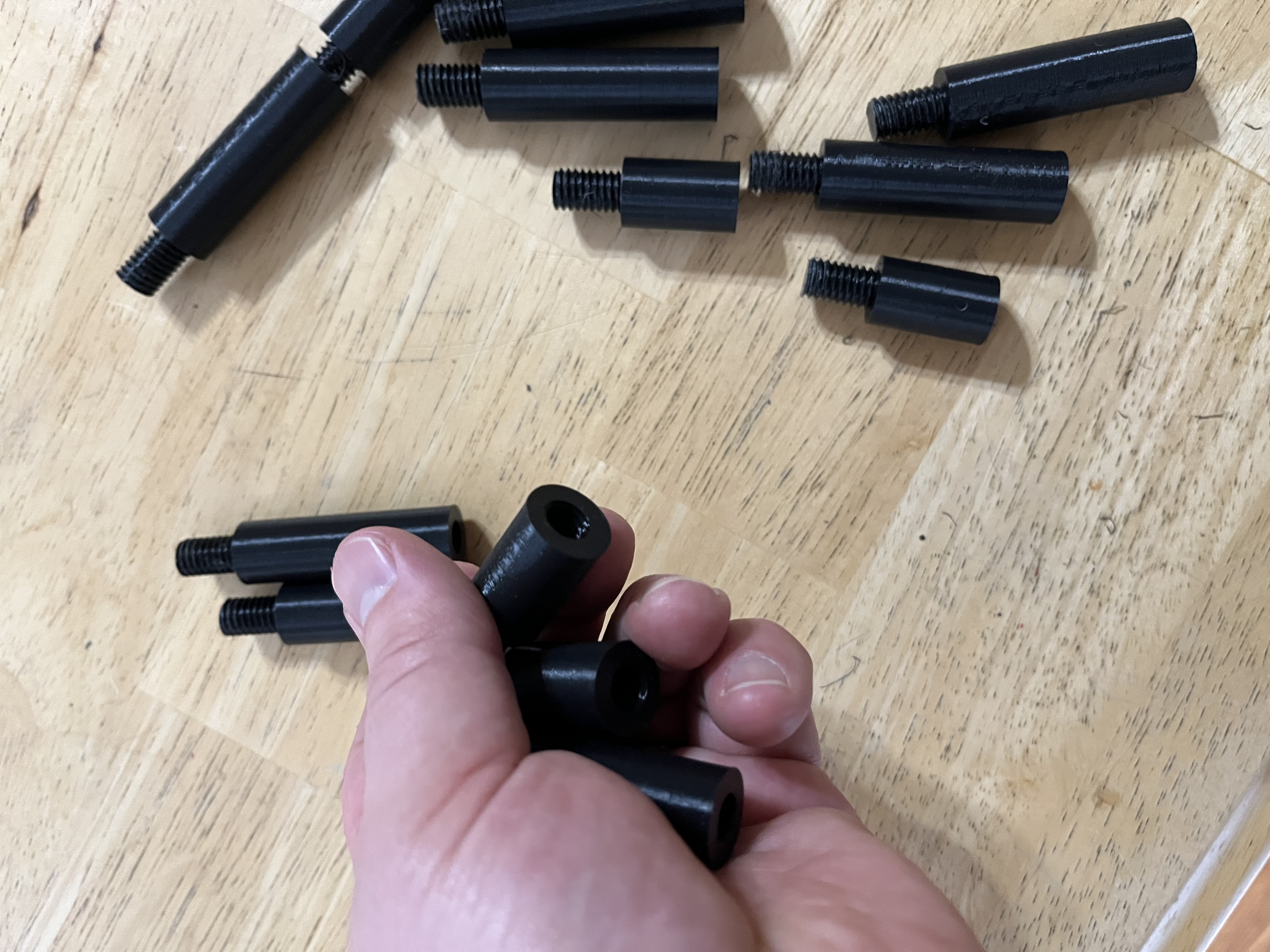 Chân đế/hỗ trợ kệ có thể điều chỉnh