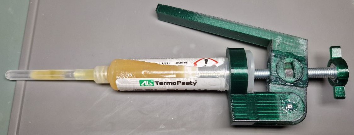 Dụng cụ bóp/xịt thuốc hàn (flux dispenser)