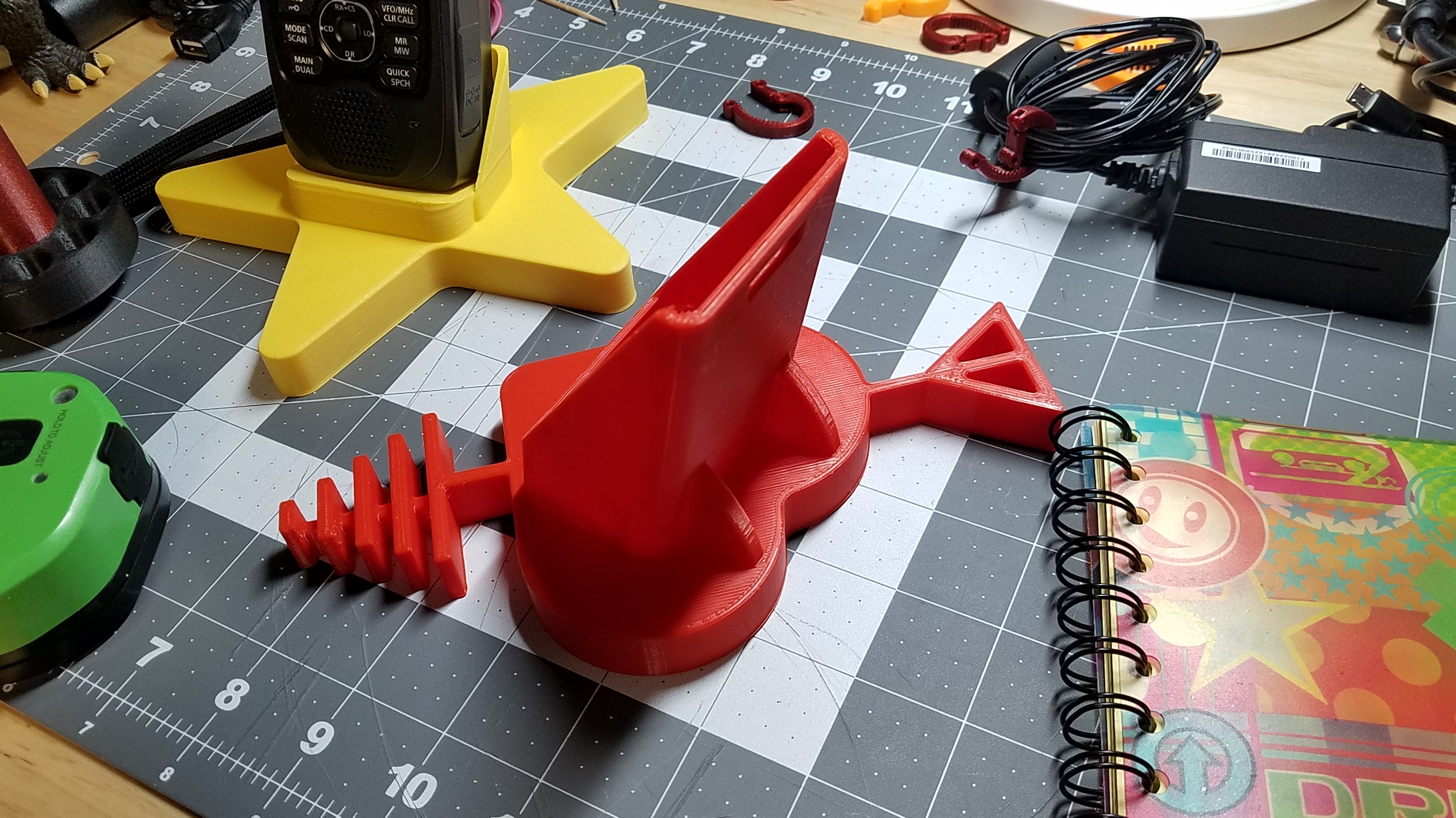 Ba mươi Charlie, một băng đảng Baofeng! Người giữ Radio Love cho UV-5R đáng kính với cơ sở hình pin mở rộng, MK III