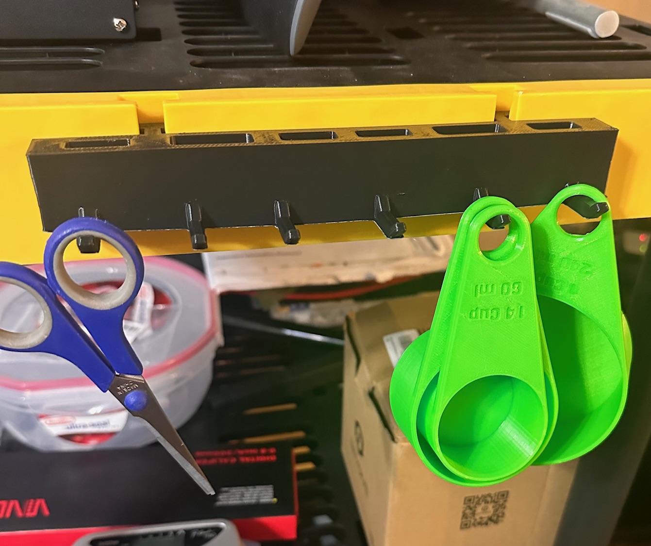 Giá đỡ/Tổ chức dụng cụ cho Kệ Lưu trữ Đen và Vàng