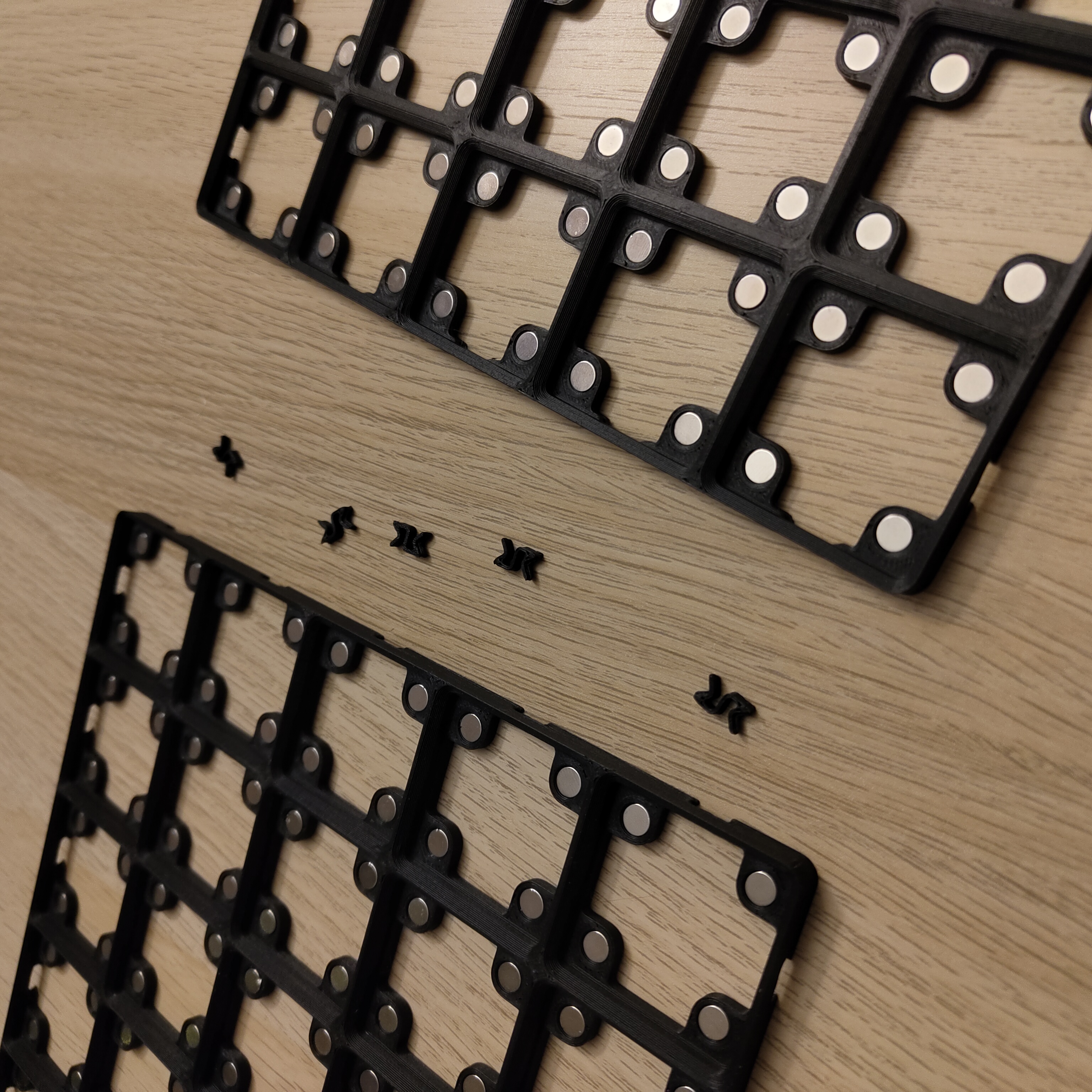 Tấm đế GridFinity nối với nam châm ép