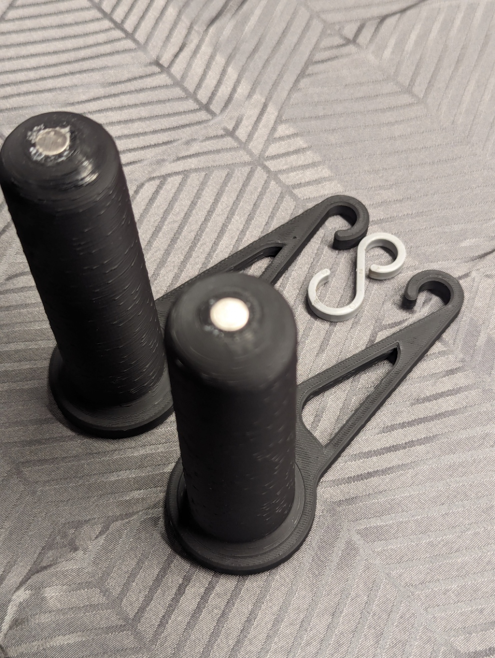 Kệ Treo Khăn Giấy Hình Móc Câu Chữ S