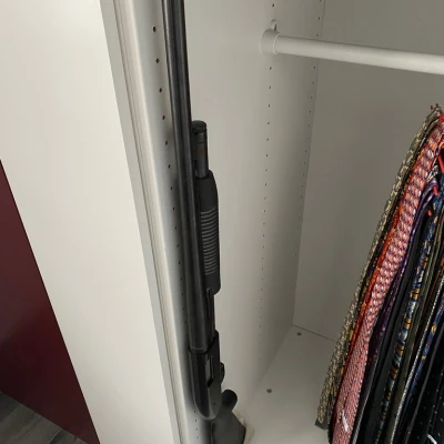 Giá treo tường Maverick 88 vừa với tủ Ikea PAX