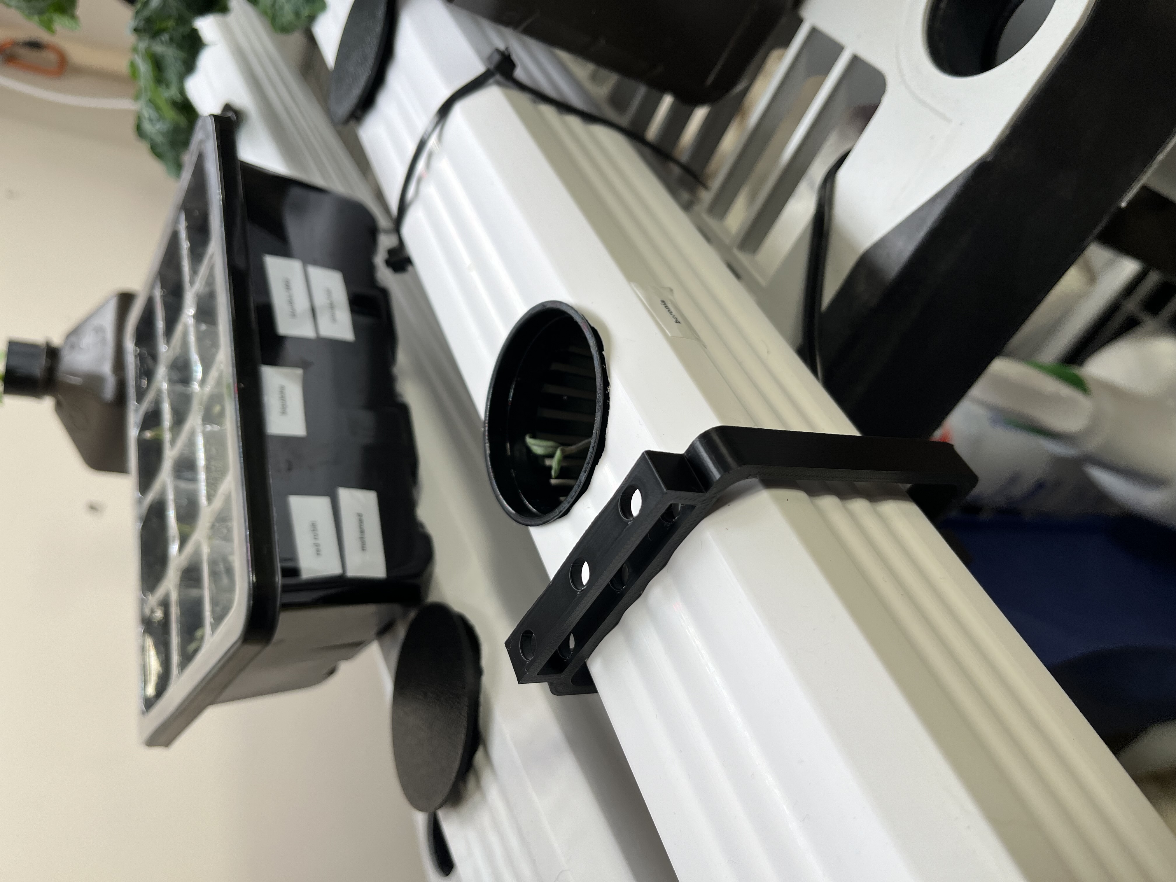 Kẹp Ống Cho Thủy Canh