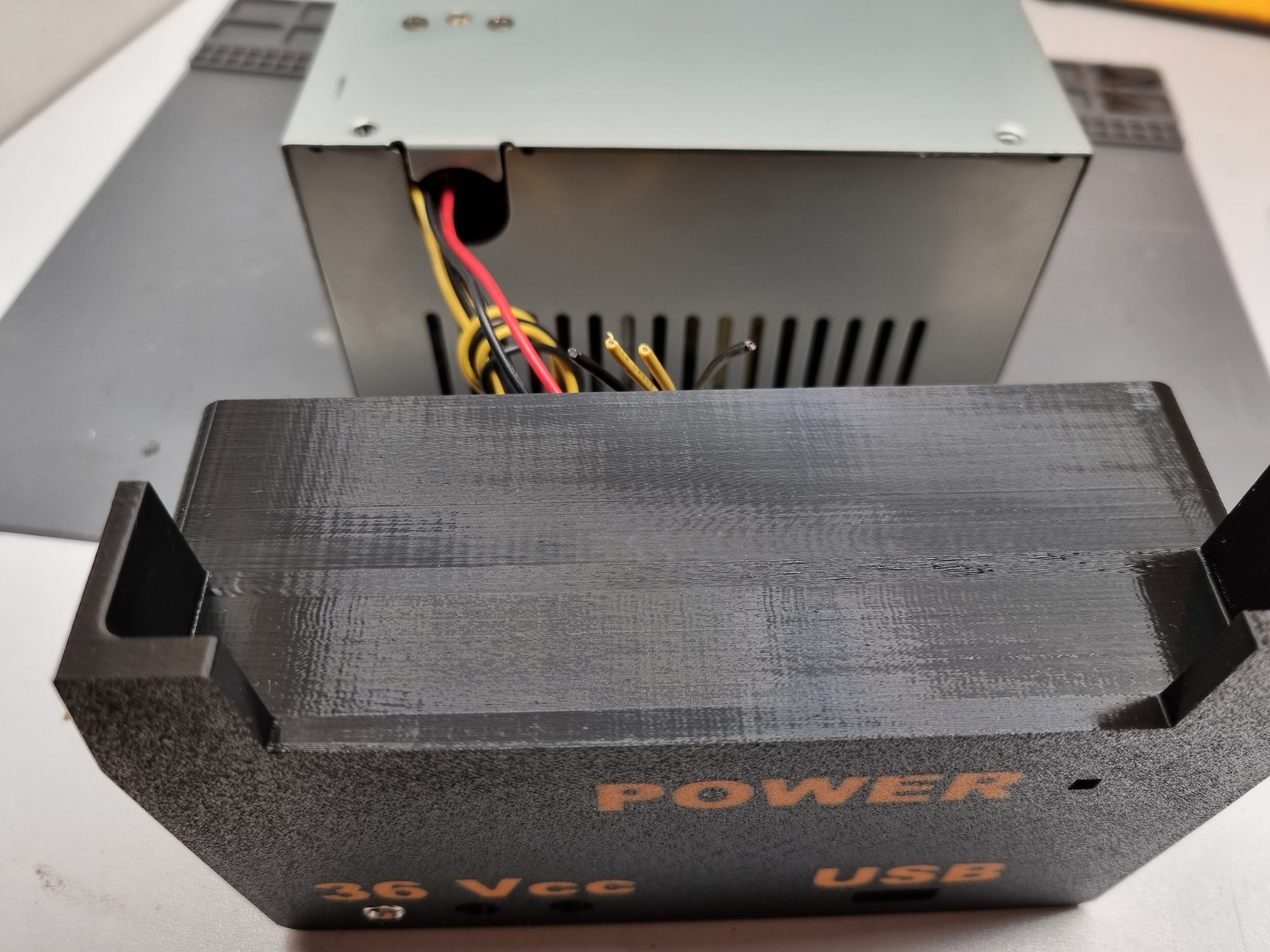 Mẫu cho các lỗ khoan cho bộ chuyển đổi bước lên trên ATX PSU