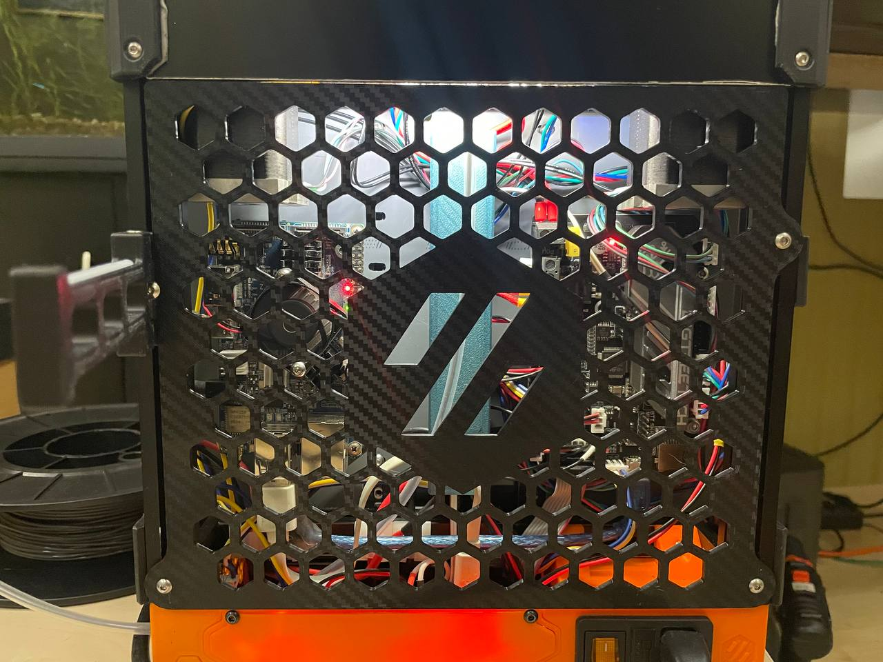 Tấm ốp lưng Voron V0.2 dạng tổ ong có lỗ gắn