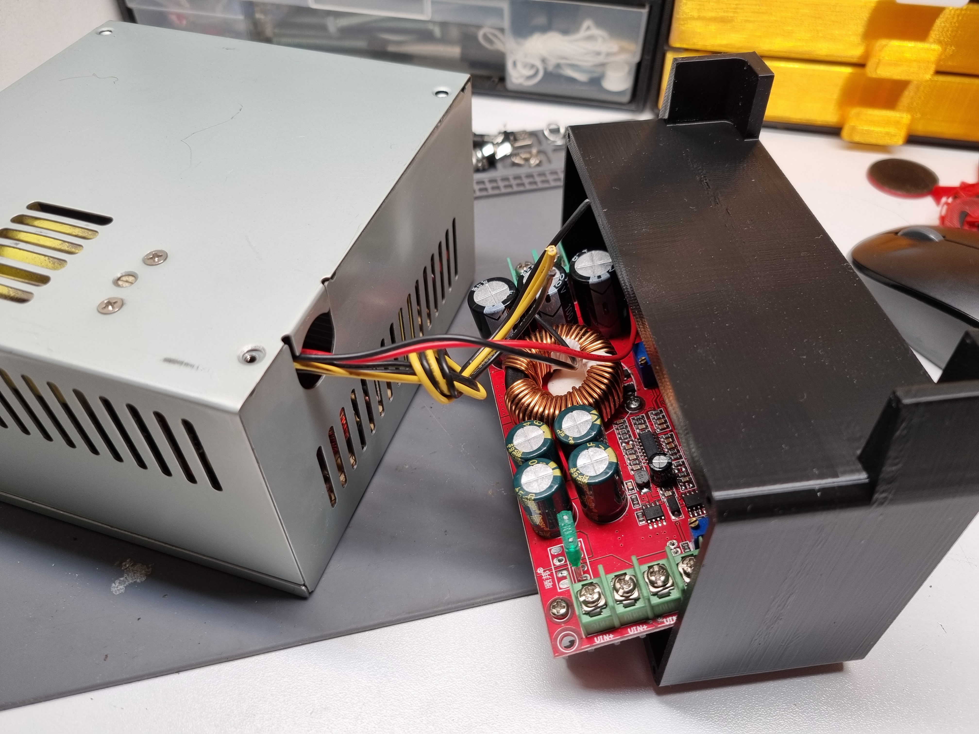 Mẫu cho các lỗ khoan cho bộ chuyển đổi bước lên trên ATX PSU
