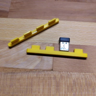 Kệ 4 khe USB / 4 way USB holder