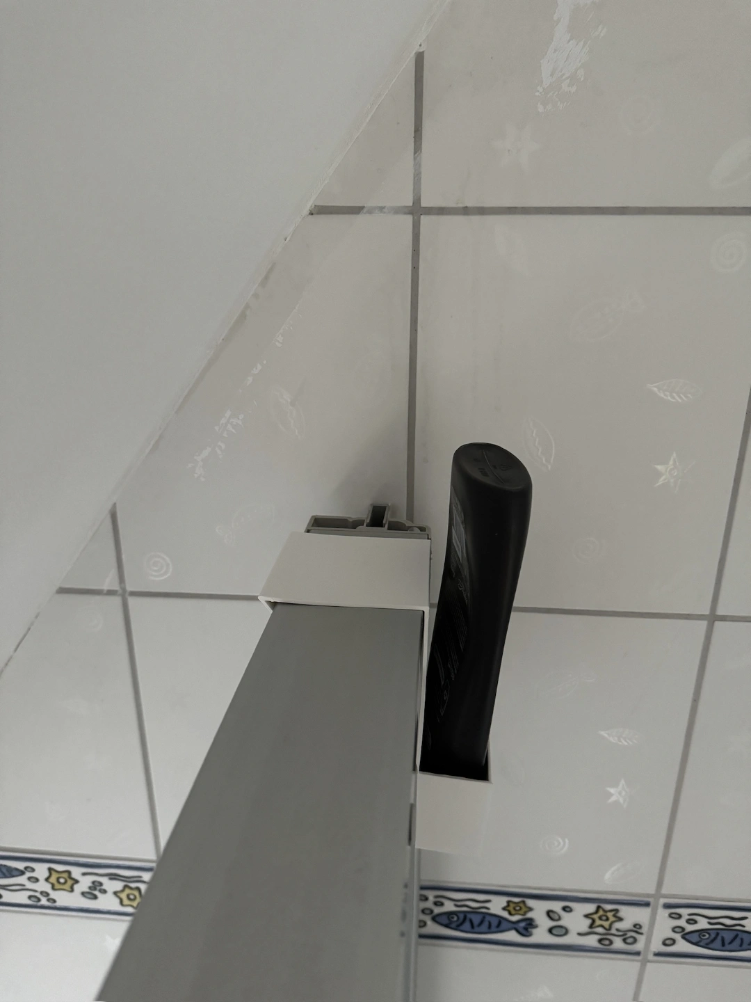 Người giữ chai dầu gội