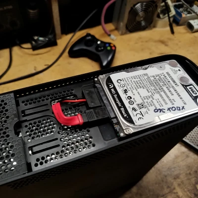 Khung HDD tùy chỉnh cho Xbox 360 Phat