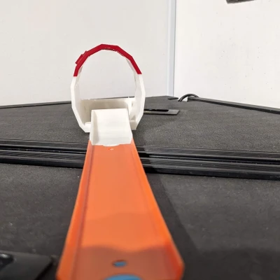 Đường hầm Hotwheels có nhảy