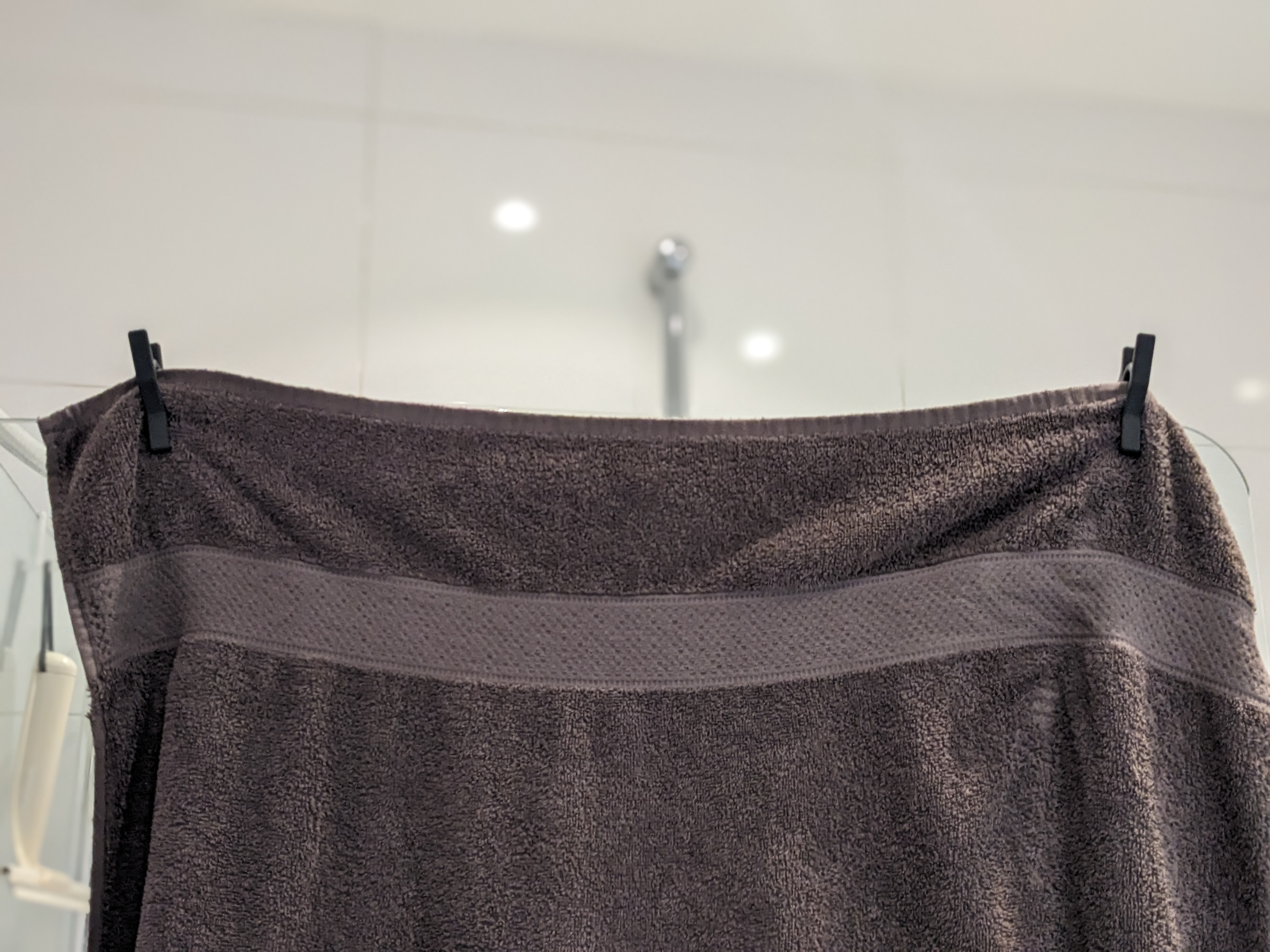 Kẹp Treo Khăn Tắm Lên Kính Vòi Sen