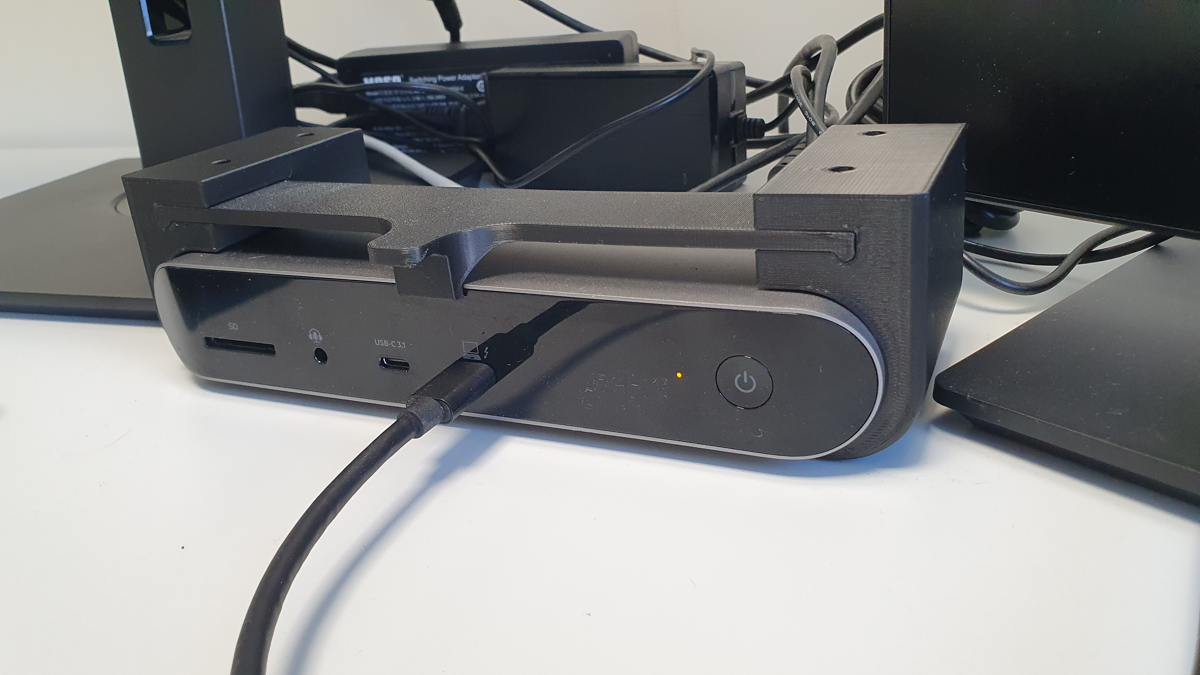 Giá đỡ Dock Belkin Pro Thunderbolt 4