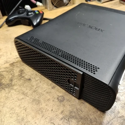 Khung HDD tùy chỉnh cho Xbox 360 Phat