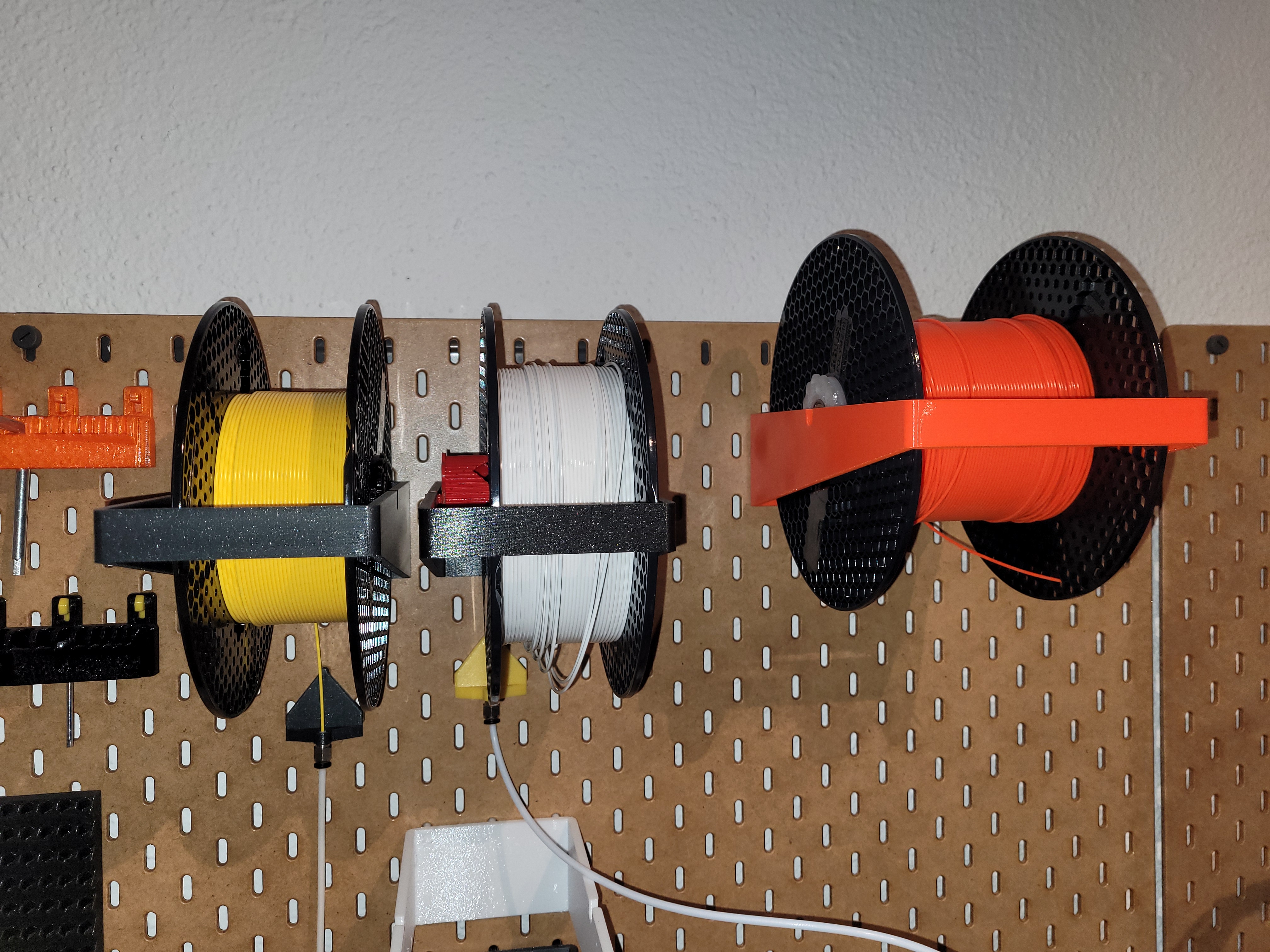 Giá đỡ cuộn dây tự tua Ikea Skadis