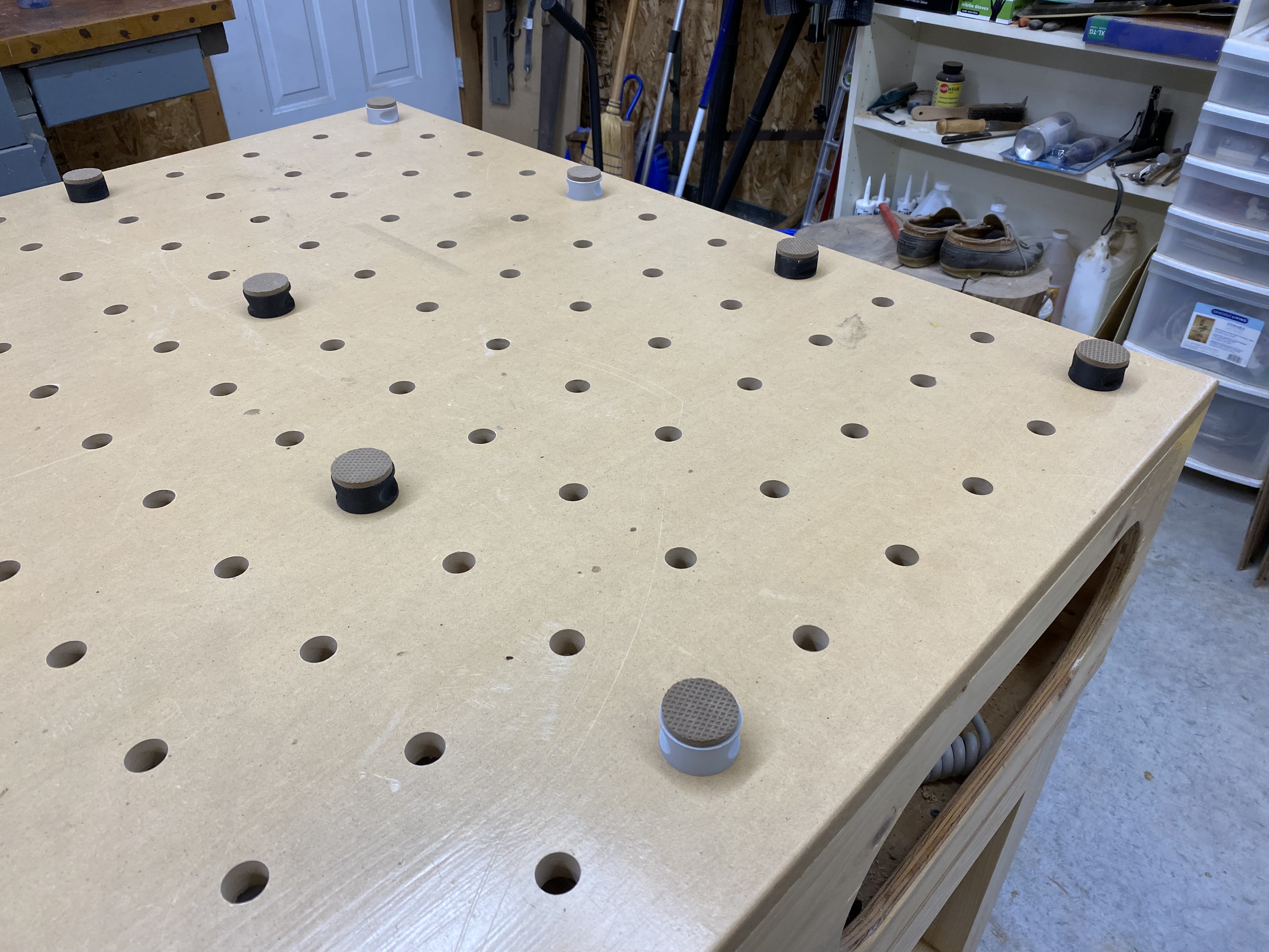 Chốt chặn bàn MFT có đế chống trượt