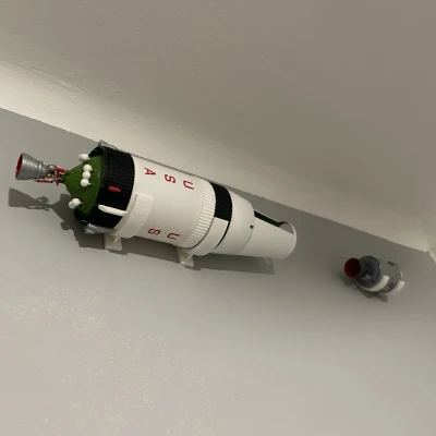 Giá treo tường Revell Saturn V tỉ lệ 1:96