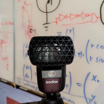 Godox v860iii flash đính kèm