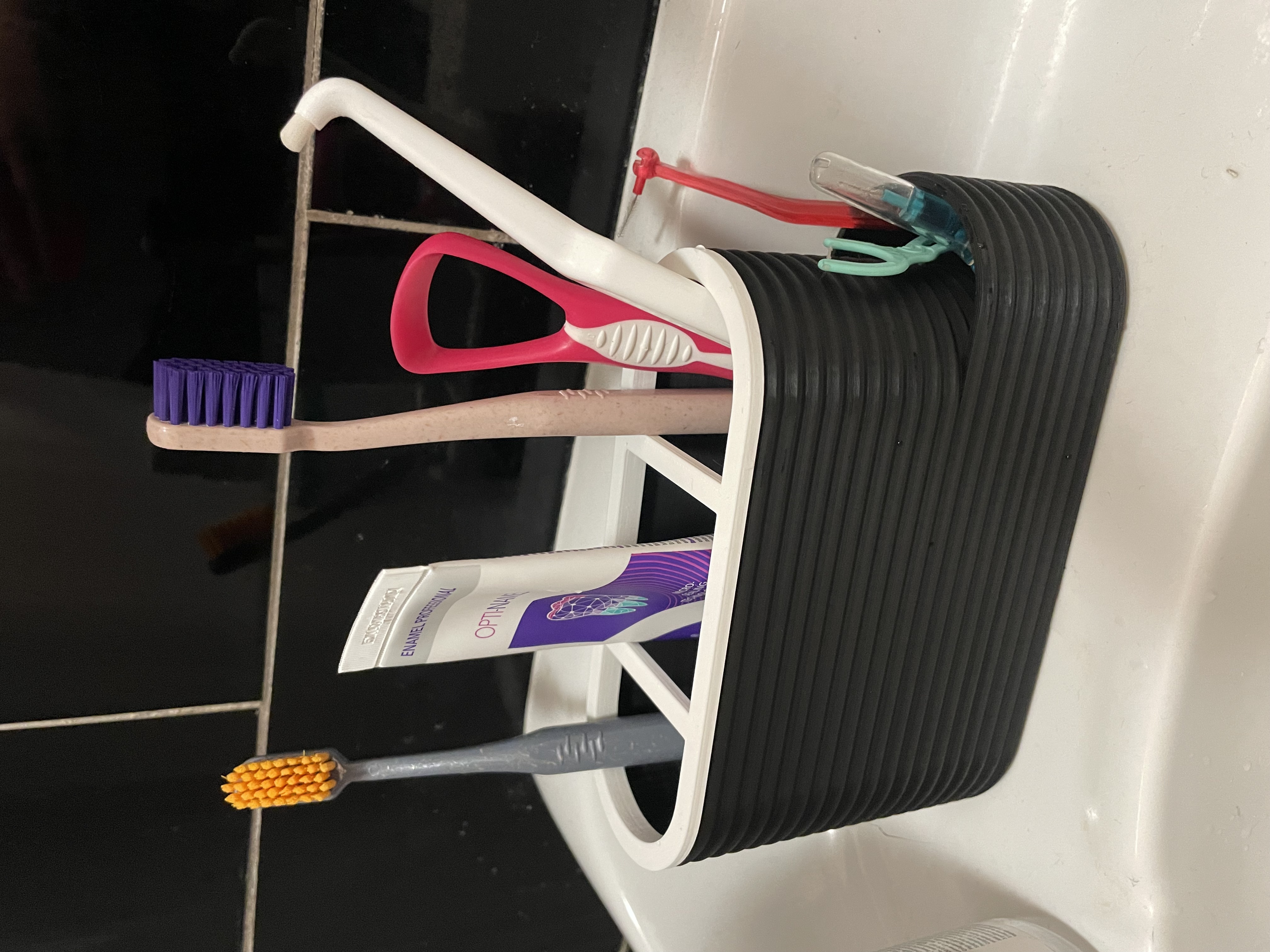 Kệ Đựng Bàn Chải Và Kem Đánh Răng