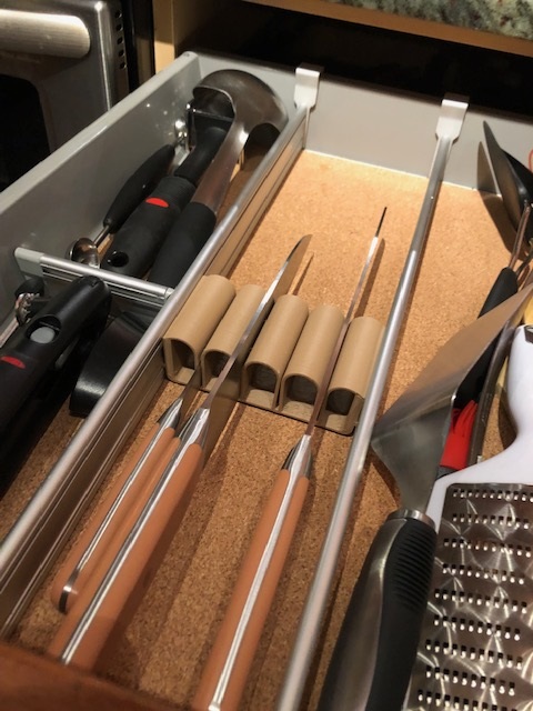 Kệ Dao Kéo Gắn Ngăn Kéo