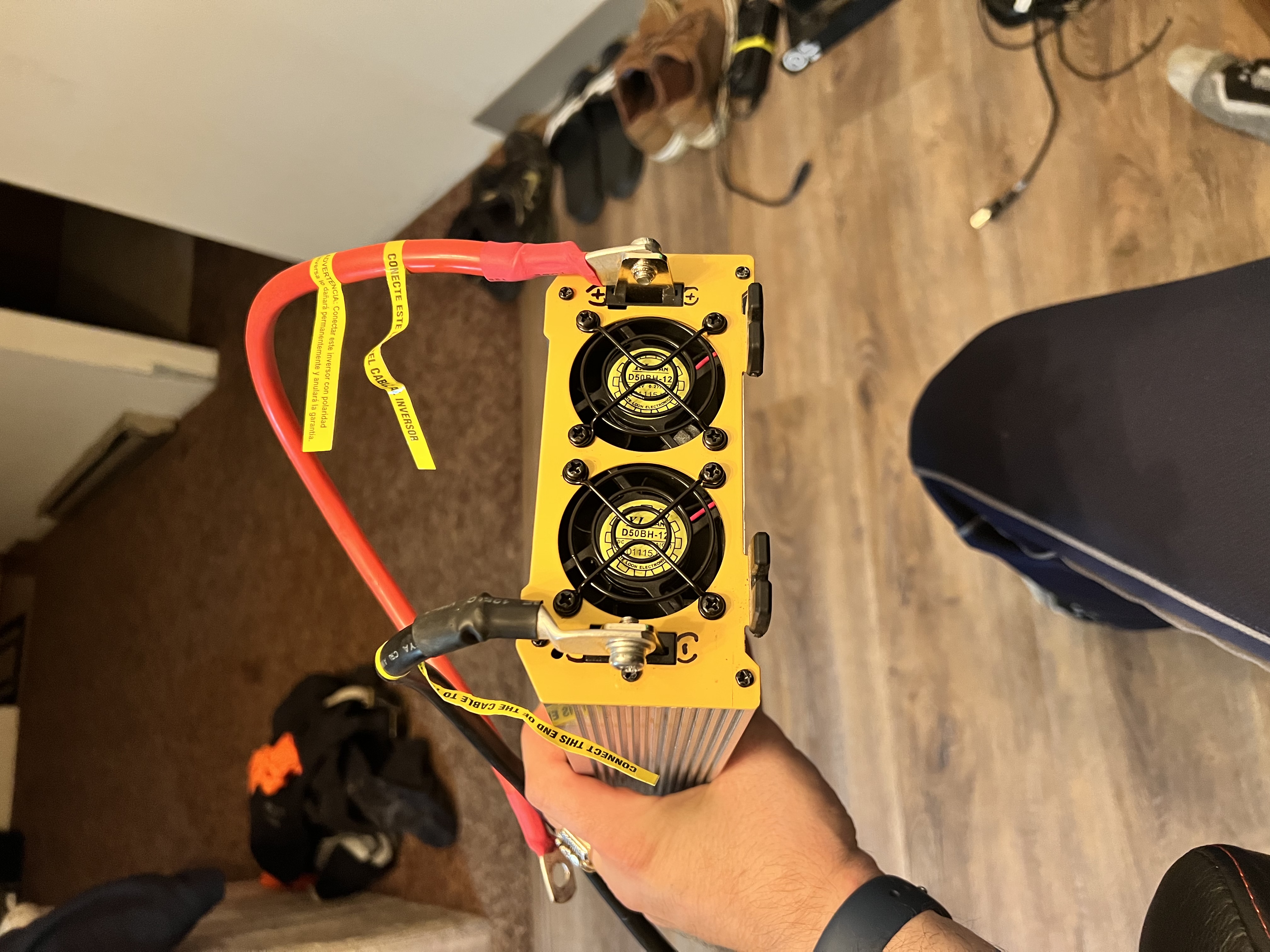 Chụp Ống Dây Cho Máy Biến Tần EverStart Maxx 1500W