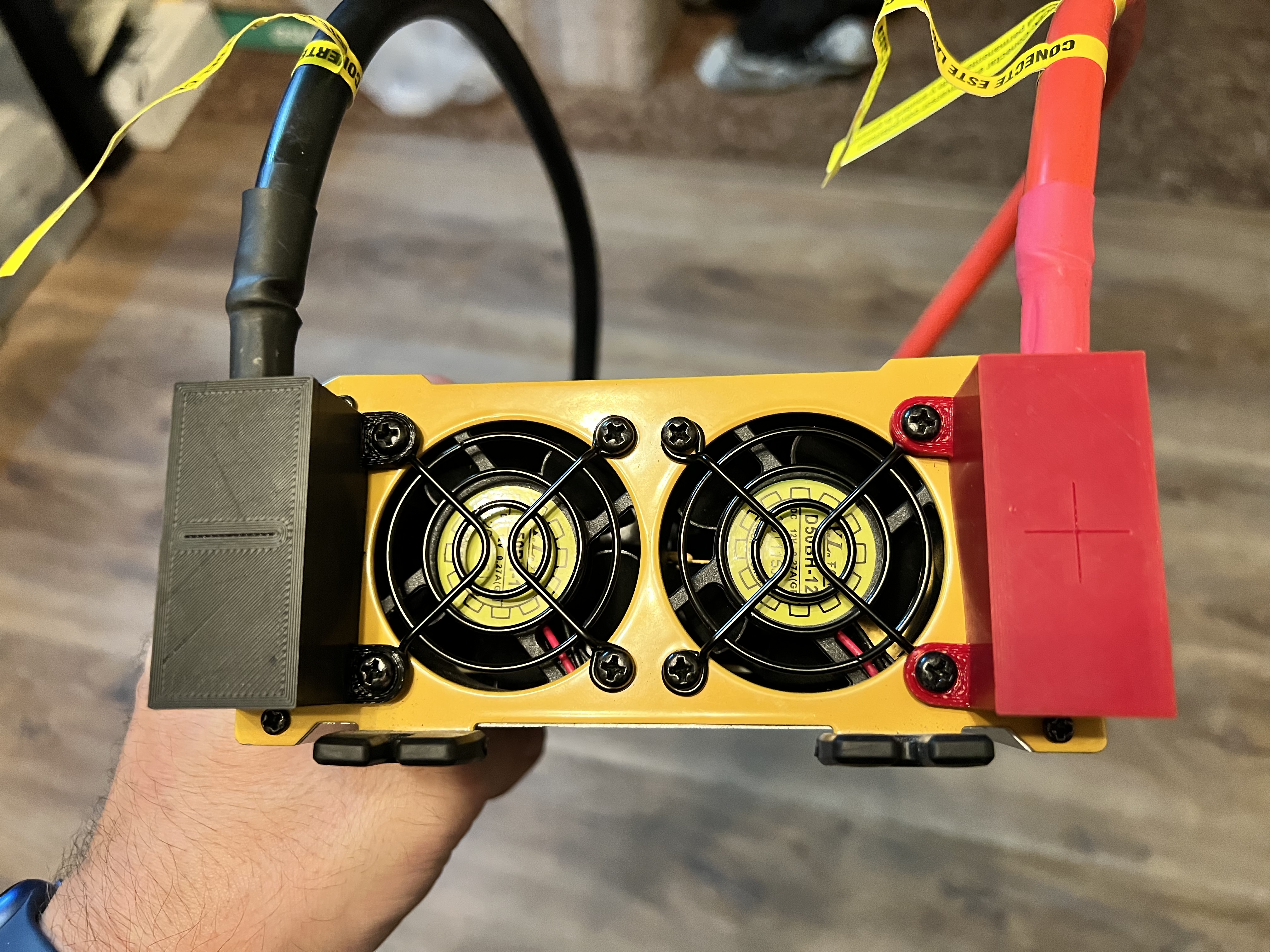 Chụp Ống Dây Cho Máy Biến Tần EverStart Maxx 1500W