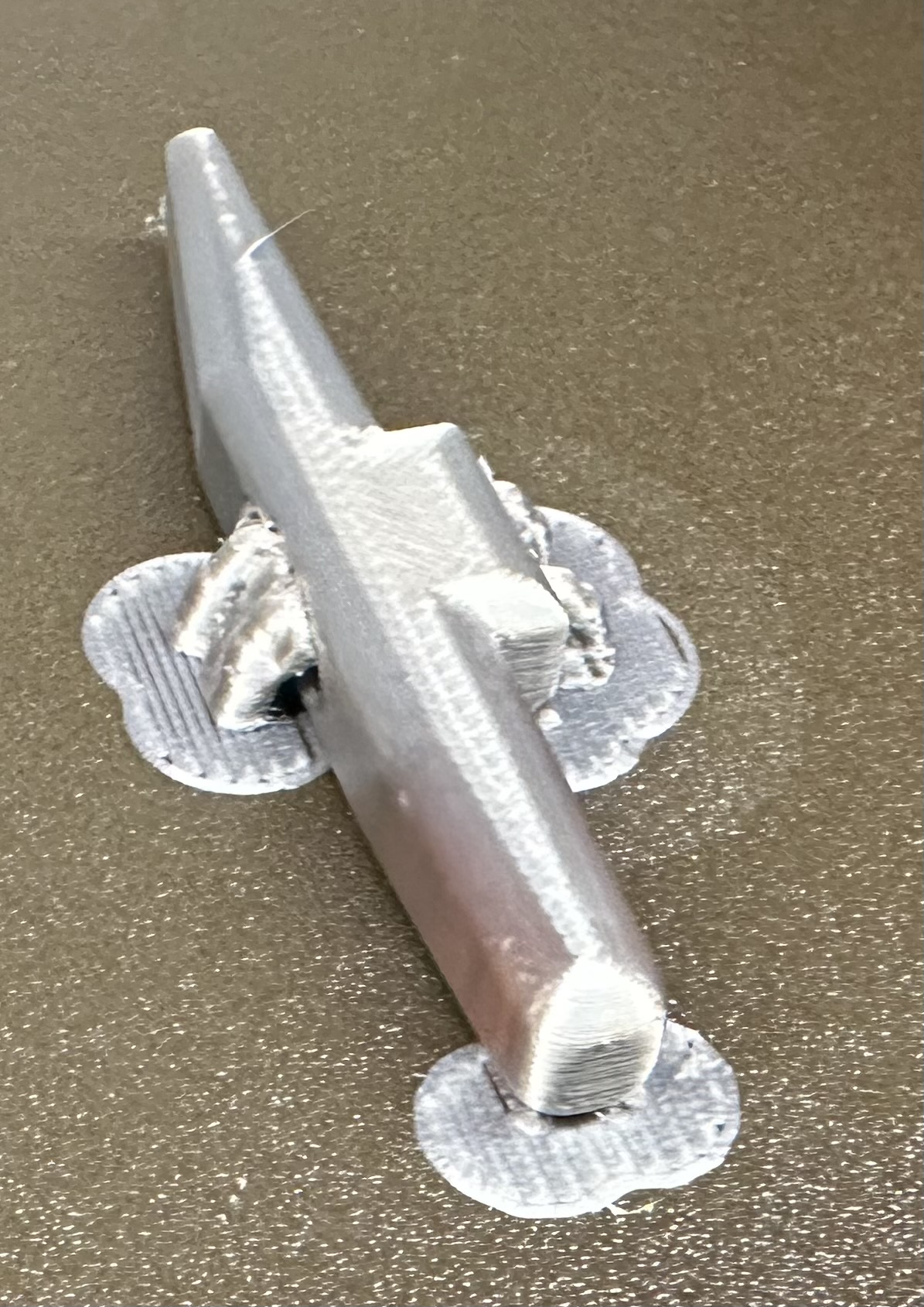 Một ít búa để phá vỡ một số ly