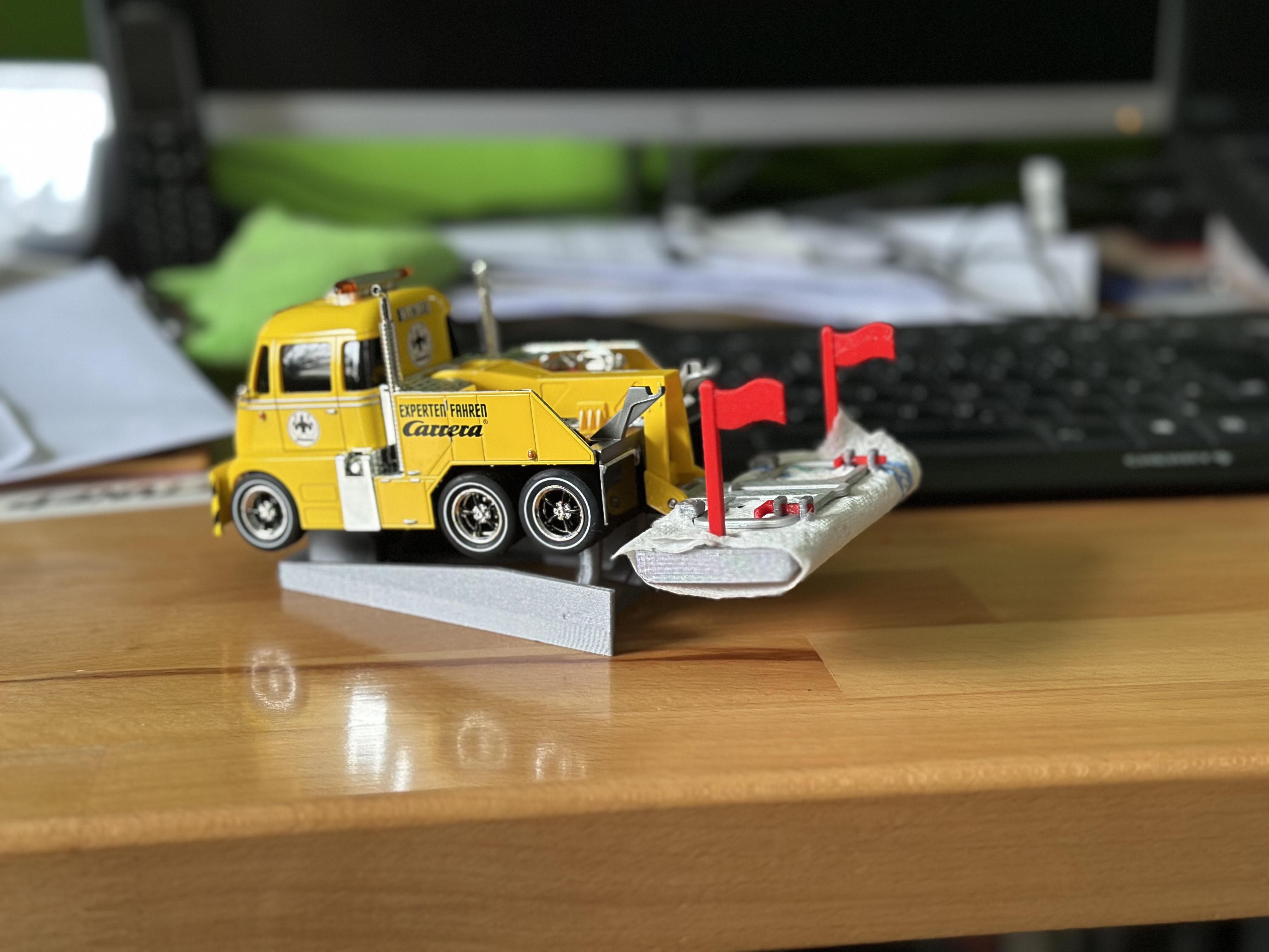 Bộ phận vệ sinh đường ray Carrera dựa trên xe kéo Carrera Digital 132