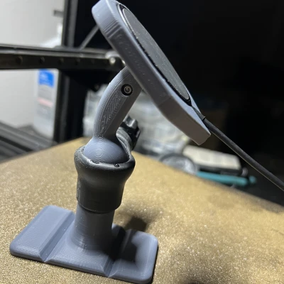 Giá Đỡ Điện Thoại Tripod Kiêm Sạc Magsafe (Remix)