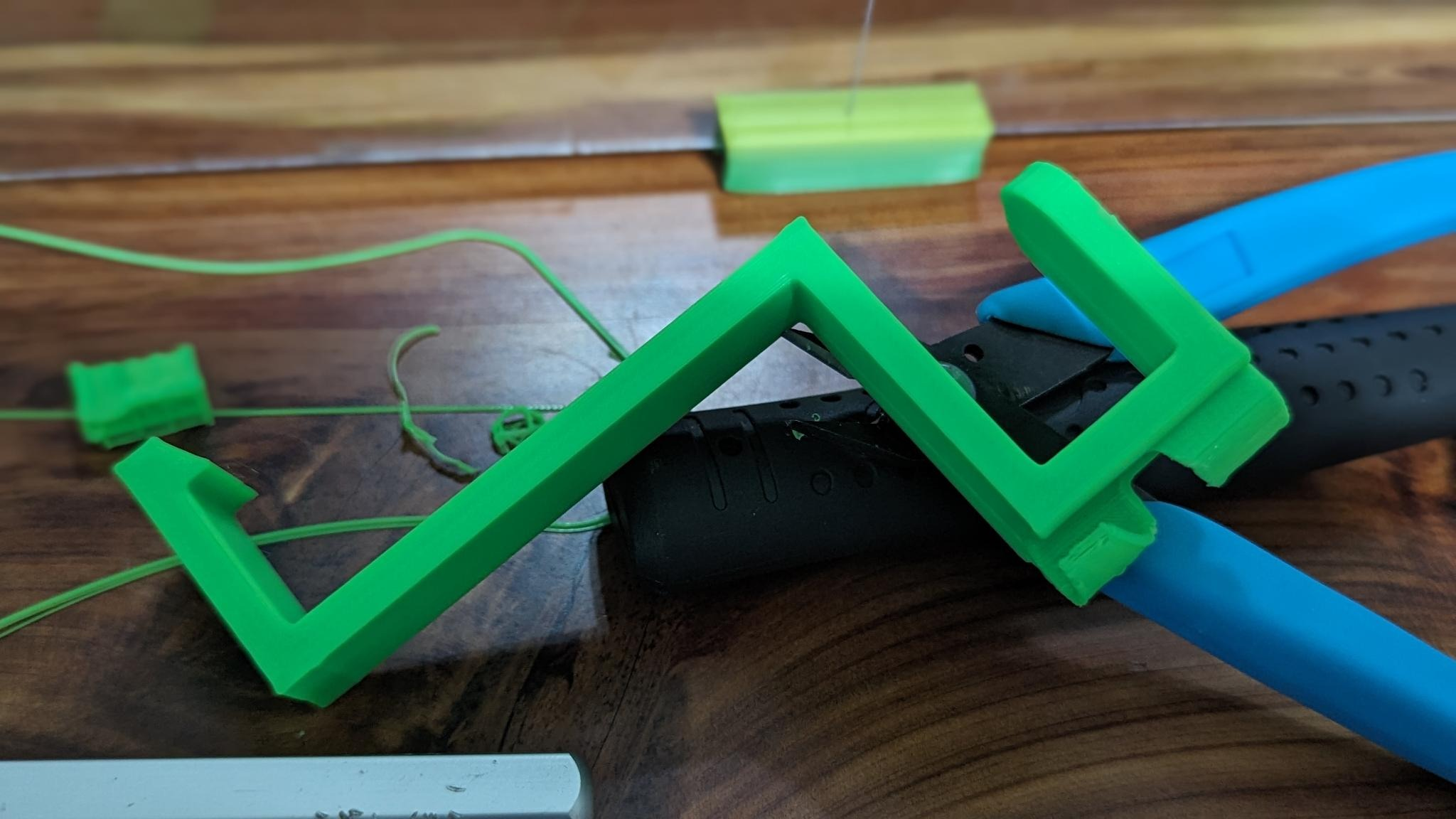 Kẹp Dây Sạc Bàn Trà Winsome Nolan