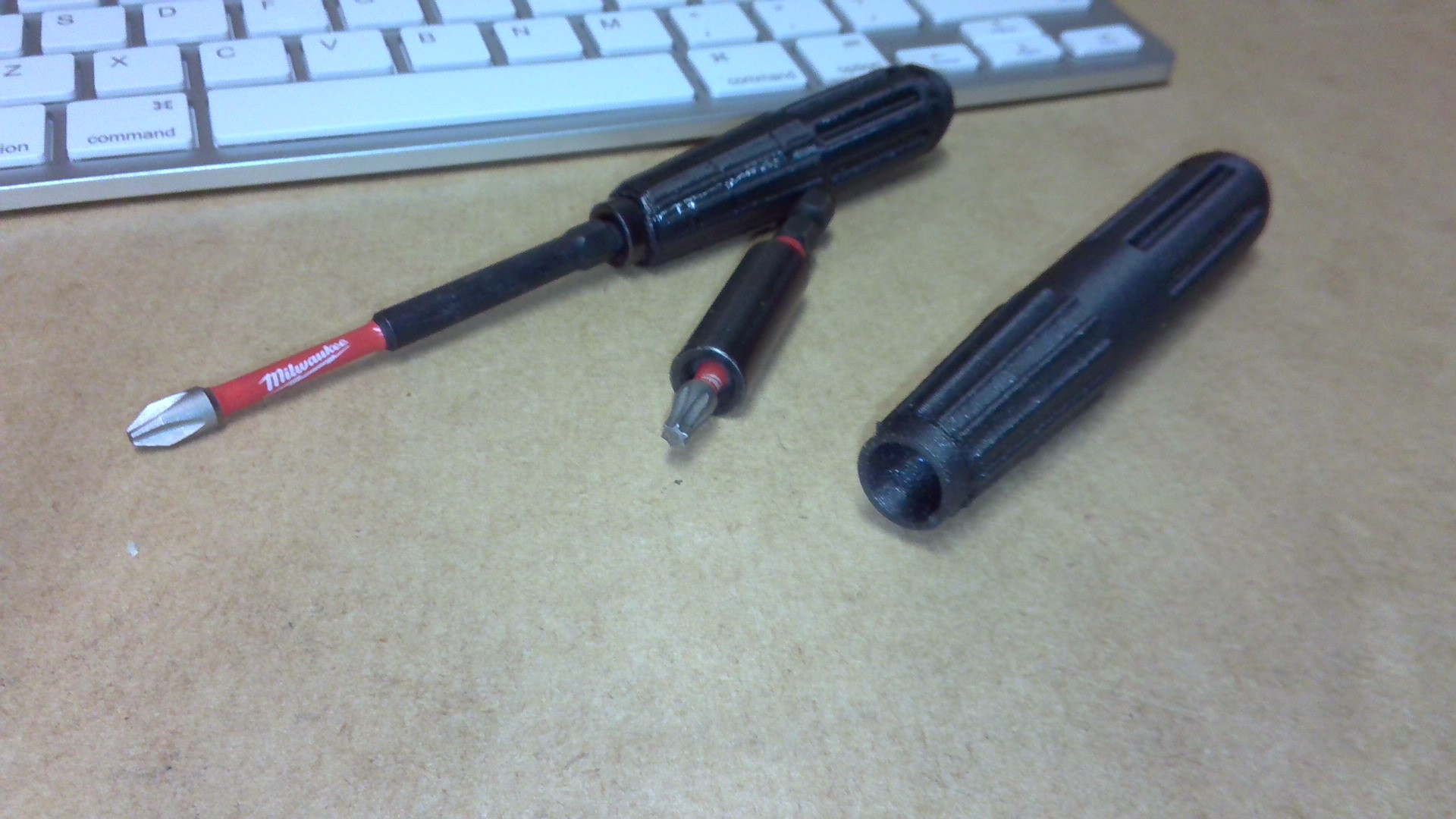 Tua vít dùng với đầu cặp từ tính