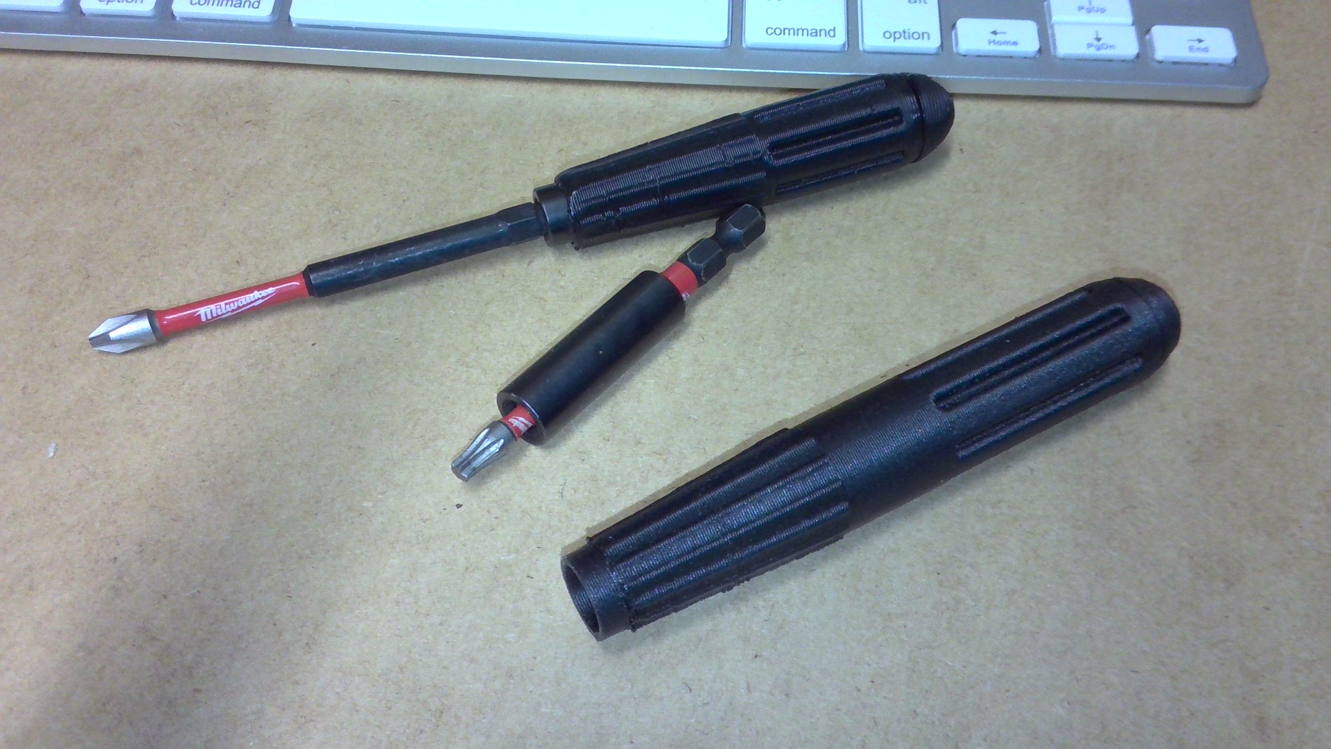 Tua vít dùng với đầu cặp từ tính