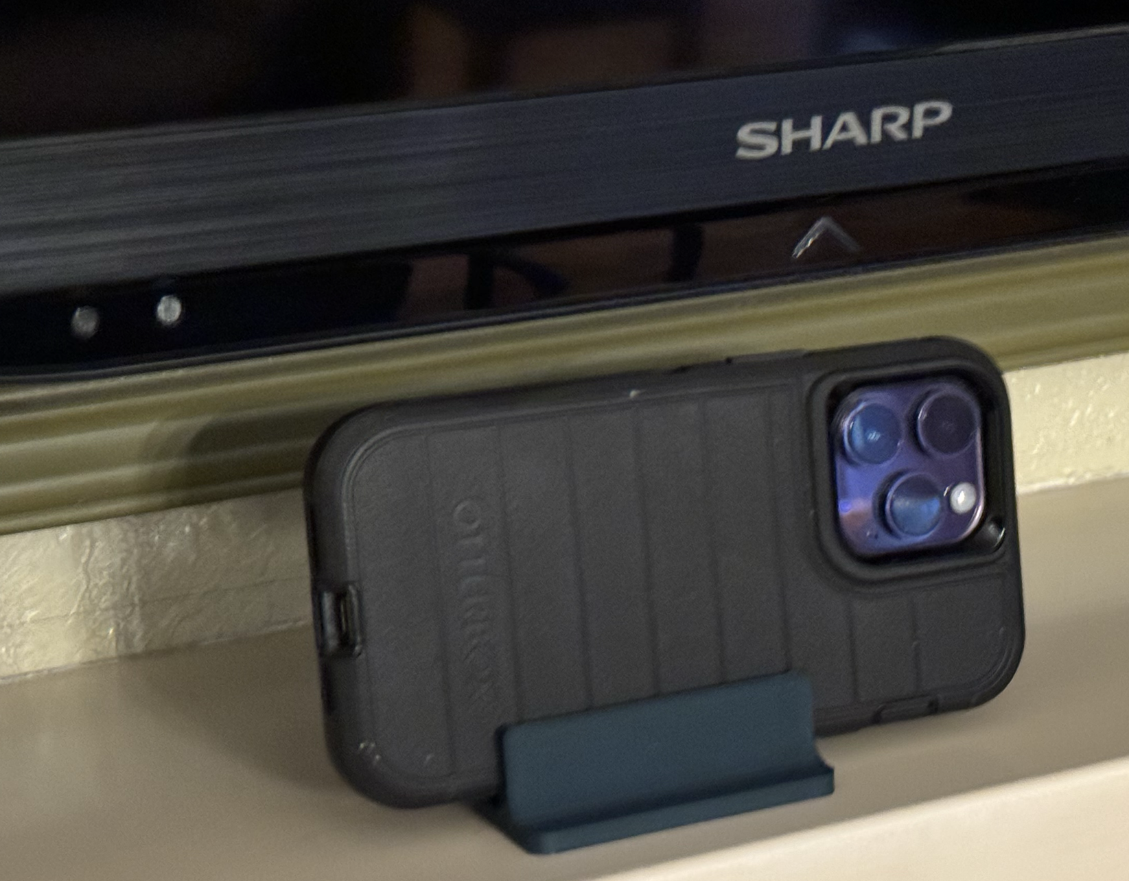 Đứng tối thiểu cho iPhone - Apple TV FaceTime và thu phóng