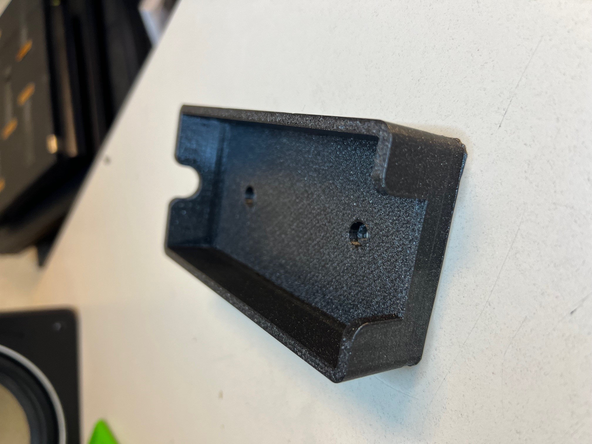 Giá đỡ nguồn Shure PS60E gắn tường