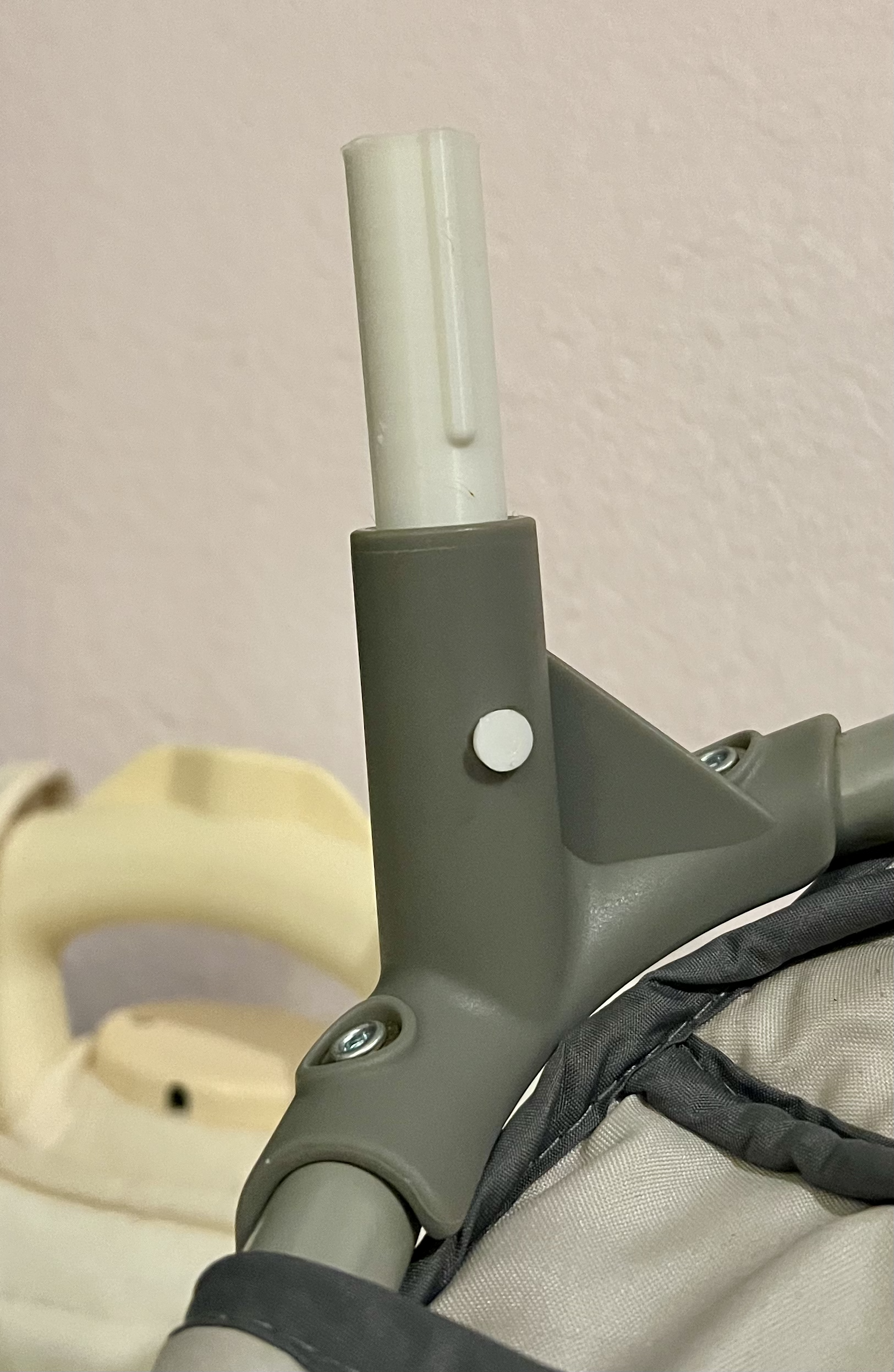 Ống nối bàn thay tã Graco Pack 'n play