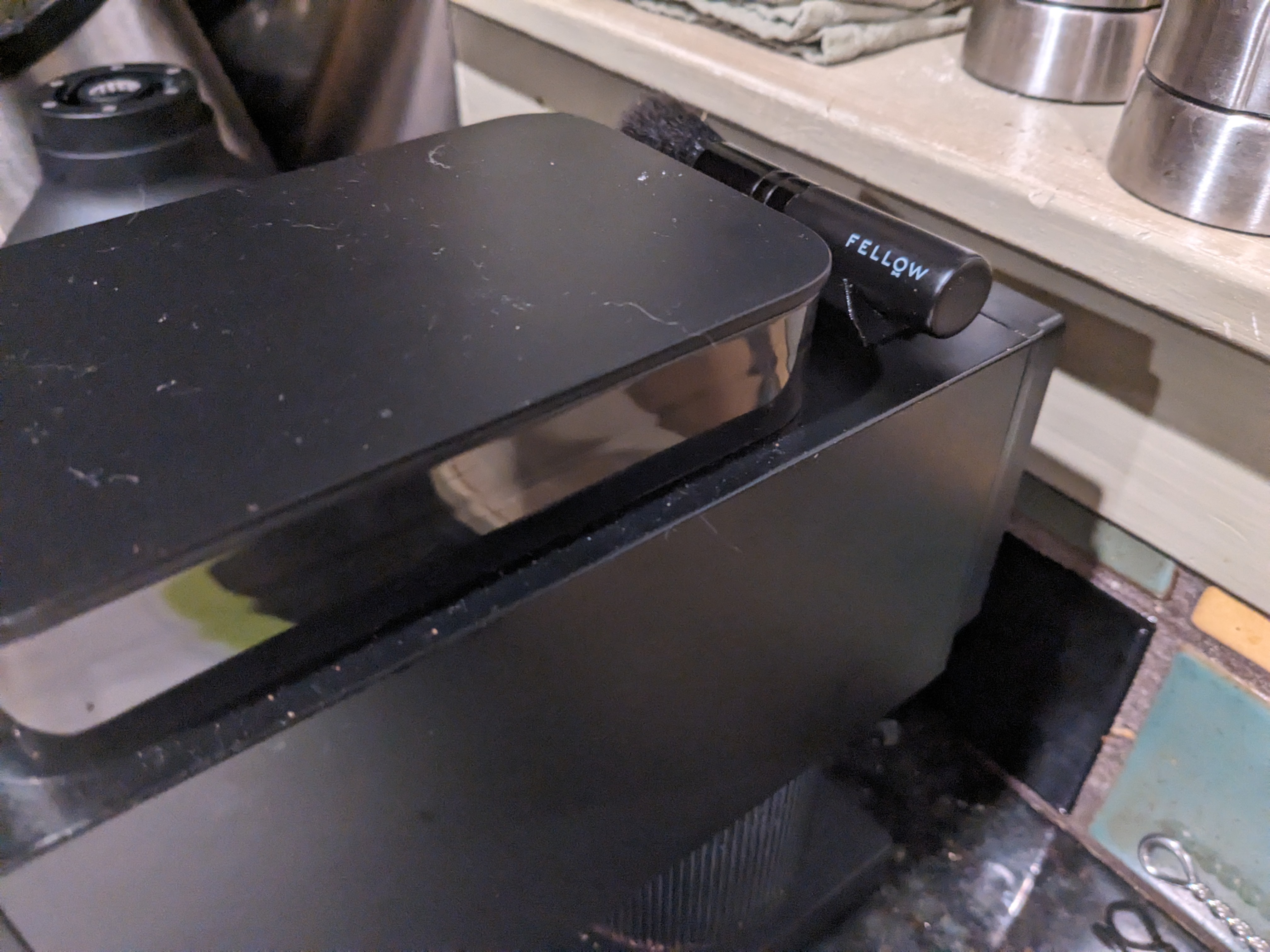 Người giữ bàn chải máy xay cà phê ode đồng nghiệp