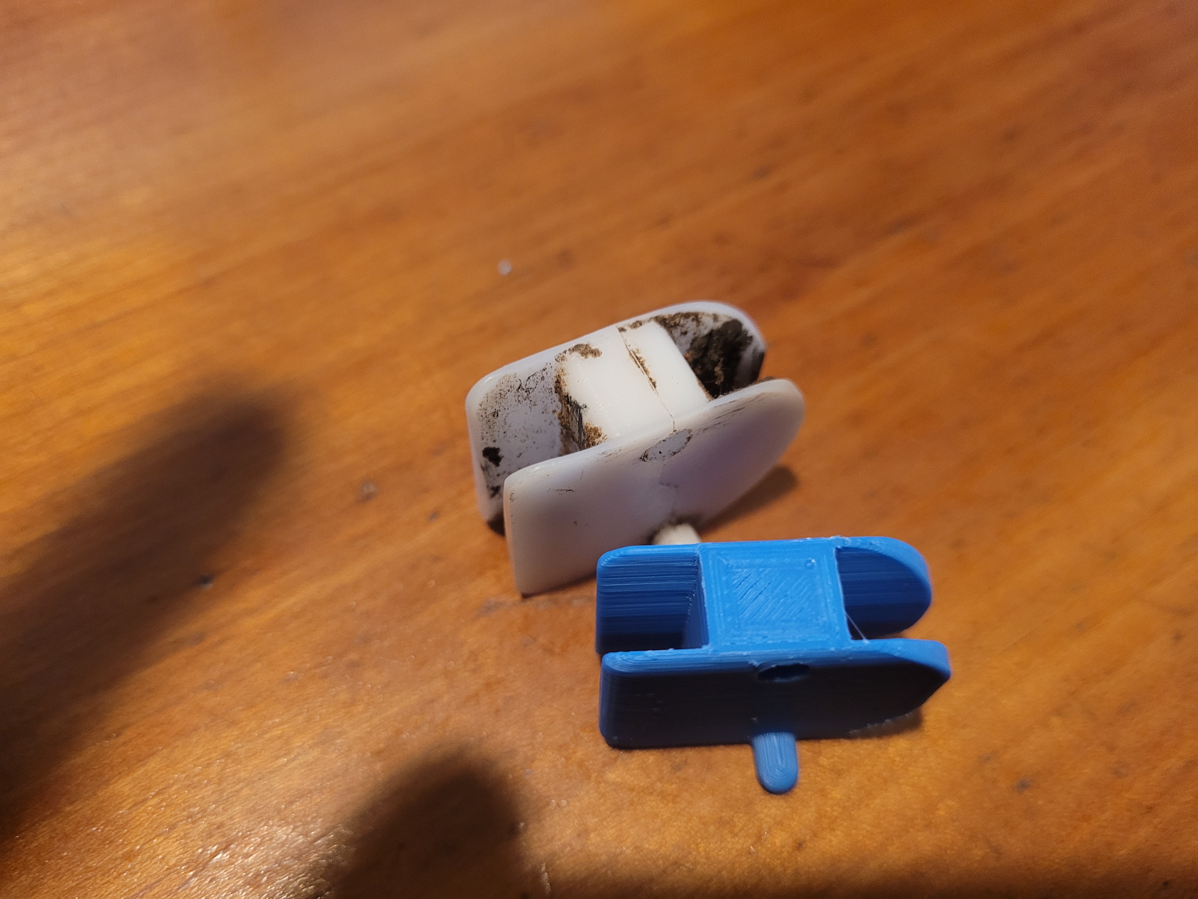 BÁNH XE CỬA TRUỒNG TÊN