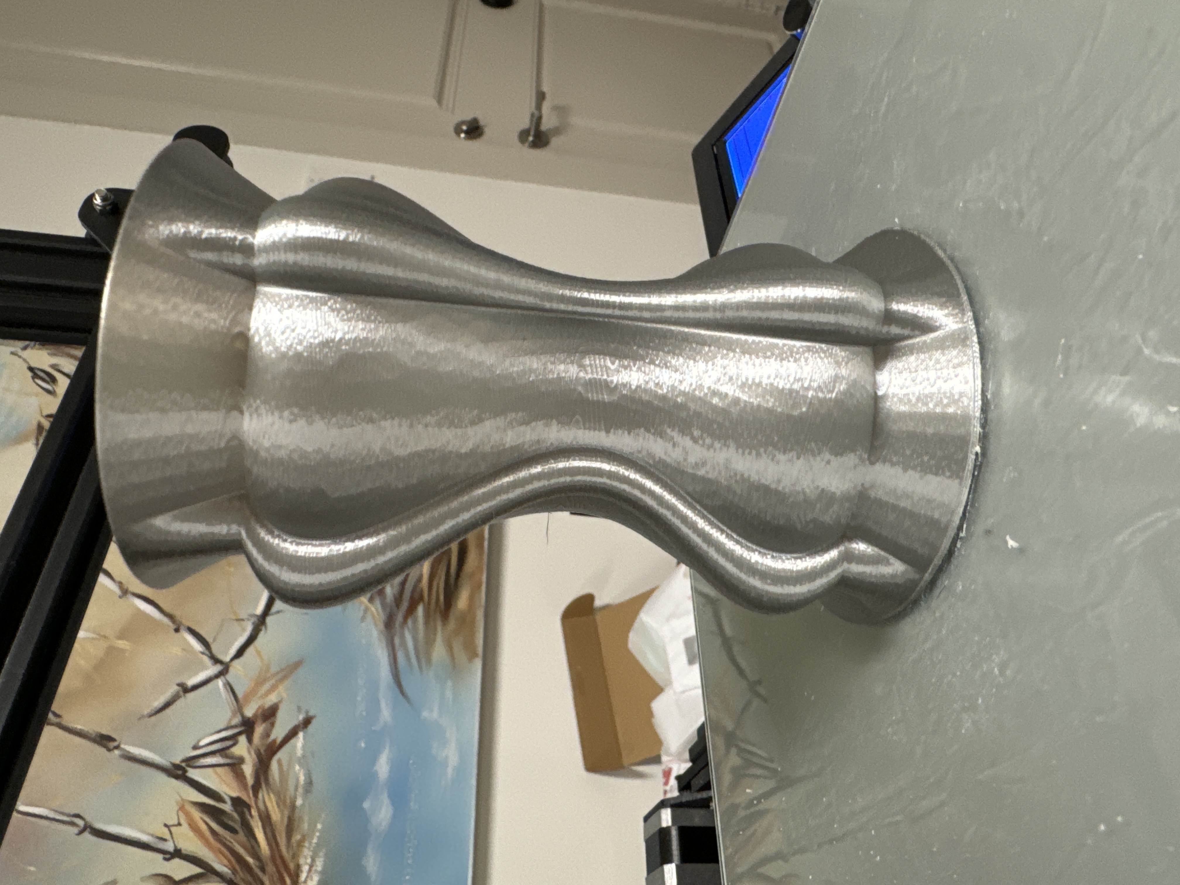 Cái này là cái gì? Bình hoa, ly, cúp, hay gì khác?