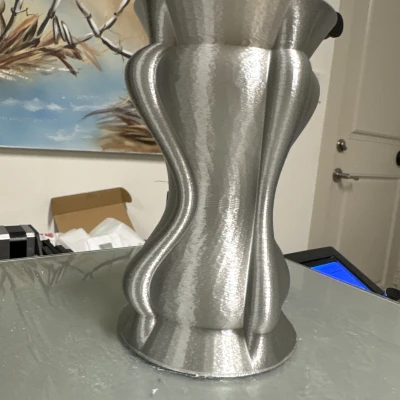 Cái này là cái gì? Bình hoa, ly, cúp, hay gì khác?