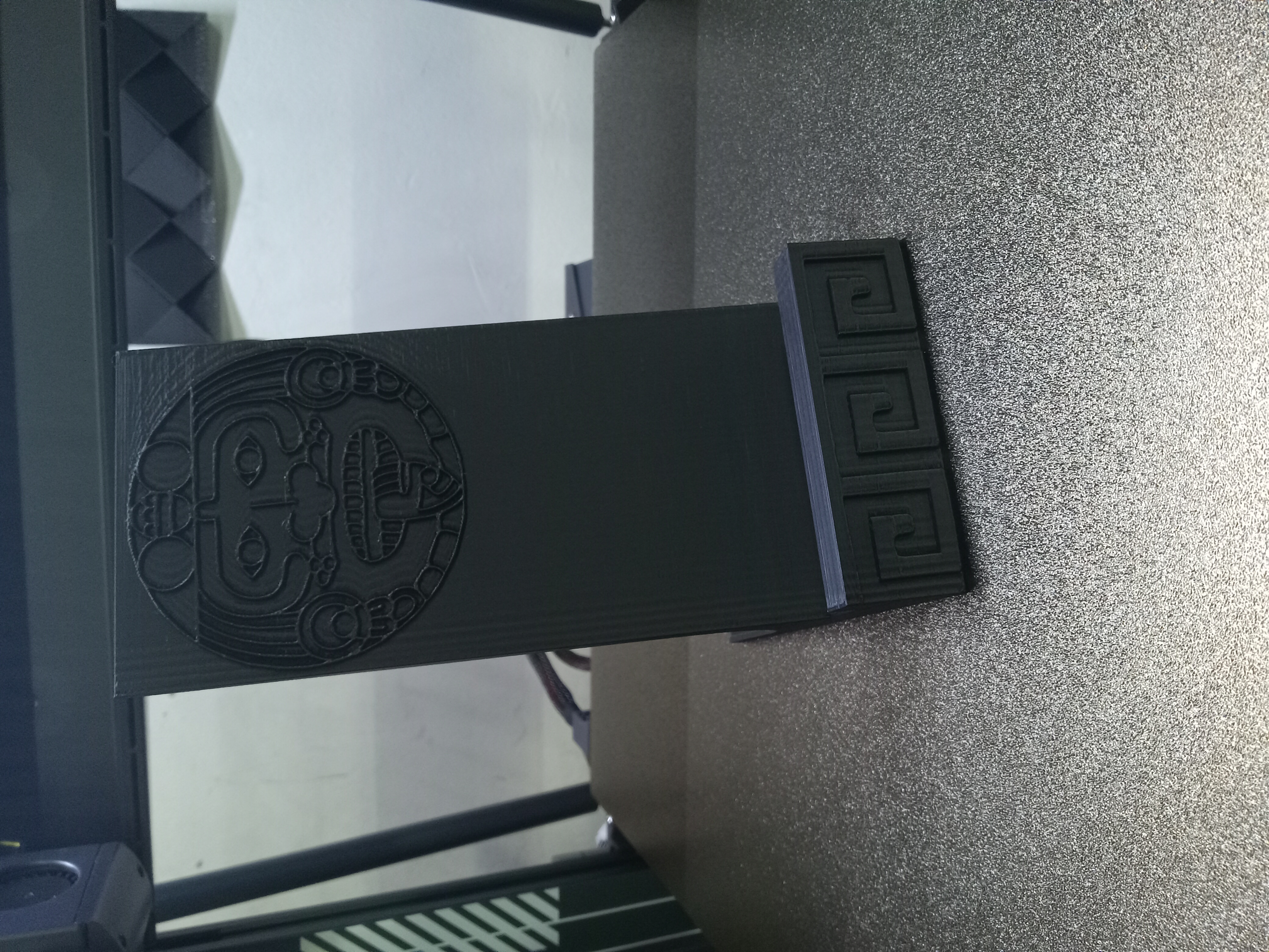 Giá đỡ điện thoại kiểu Aztec