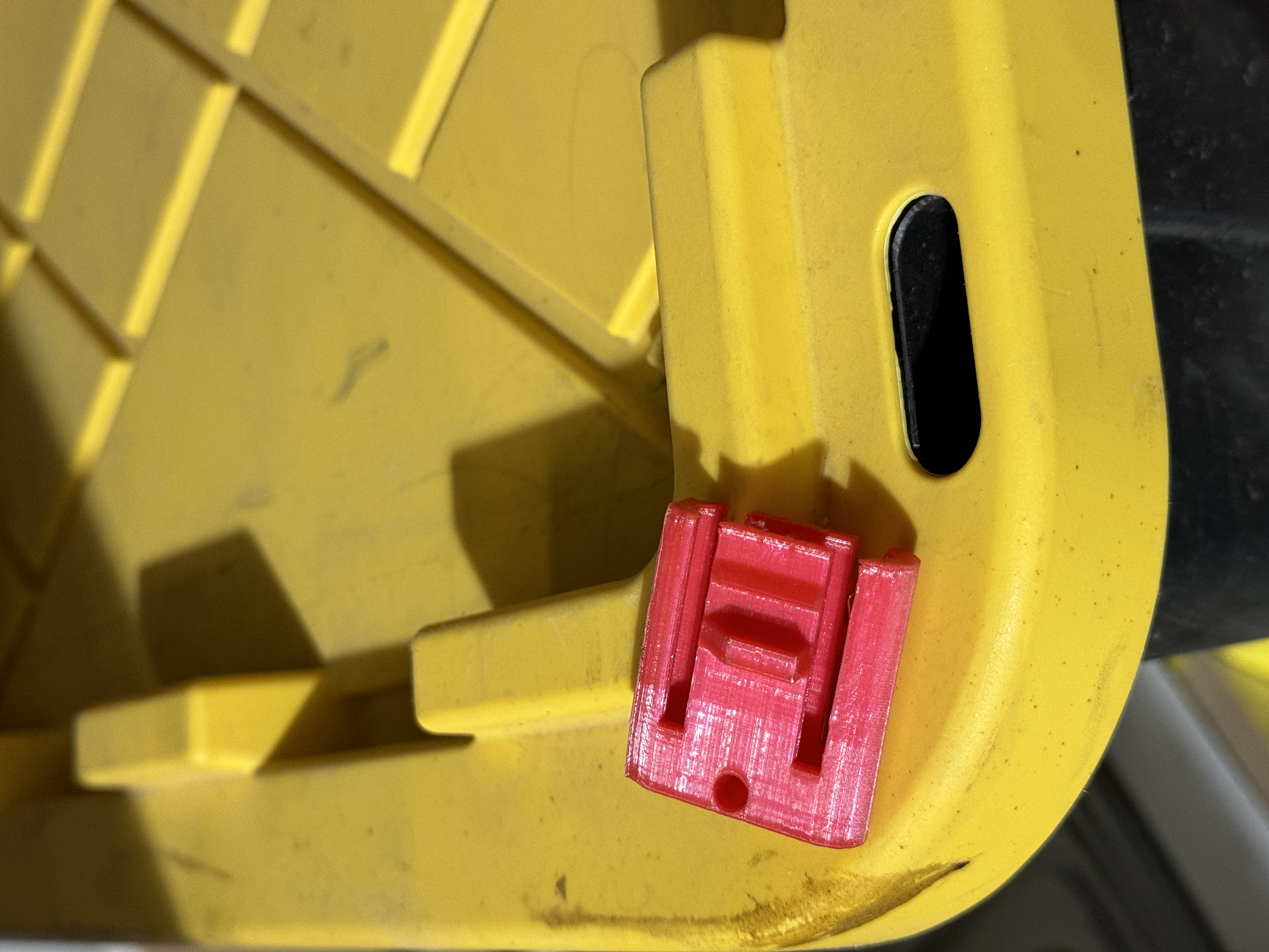 Kẹp Khóa Thùng Đựng Đồ