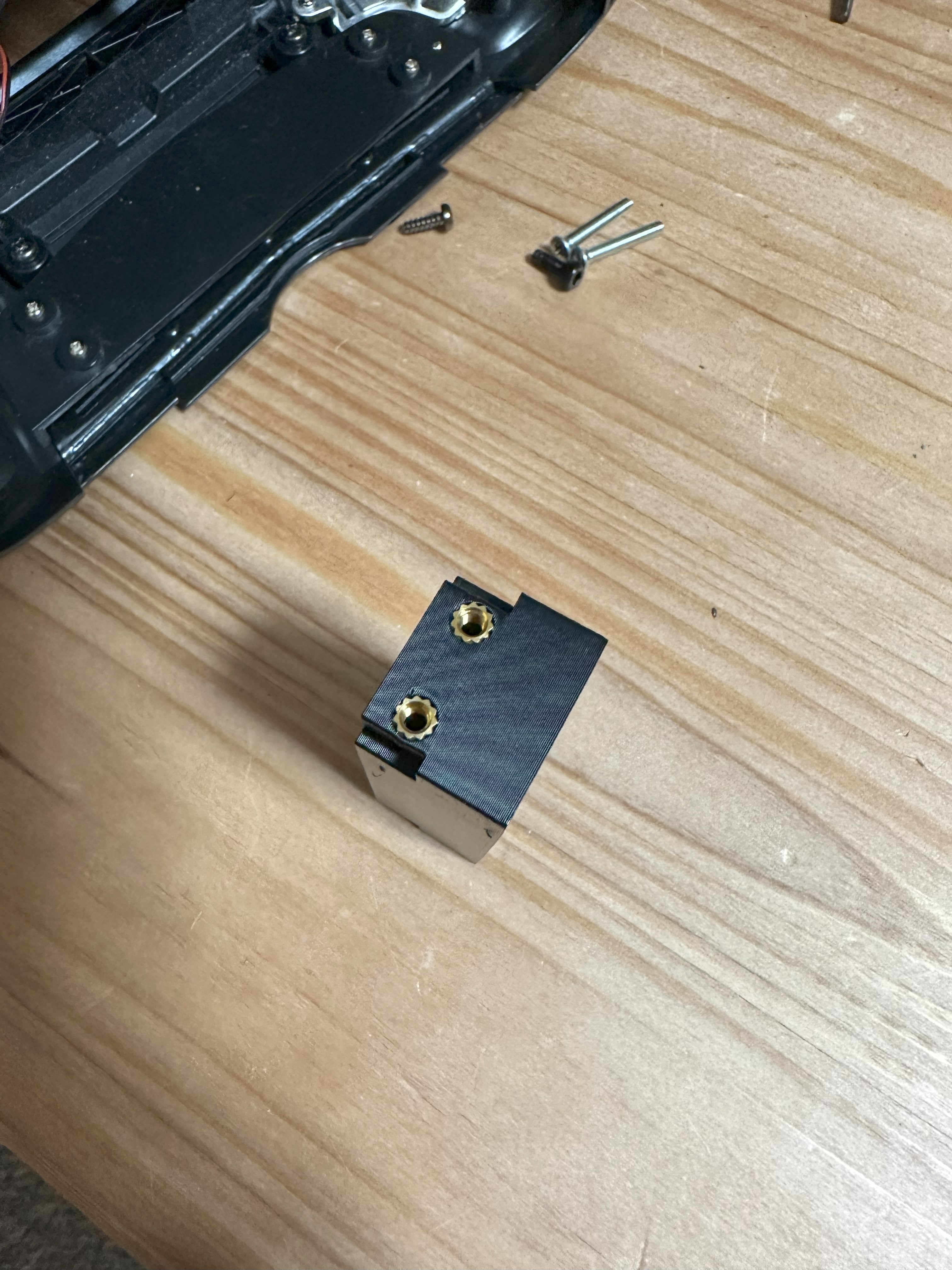 Pát Cabin Xe Tải Tamiya MB Actros (Sửa Lỗi Ren)