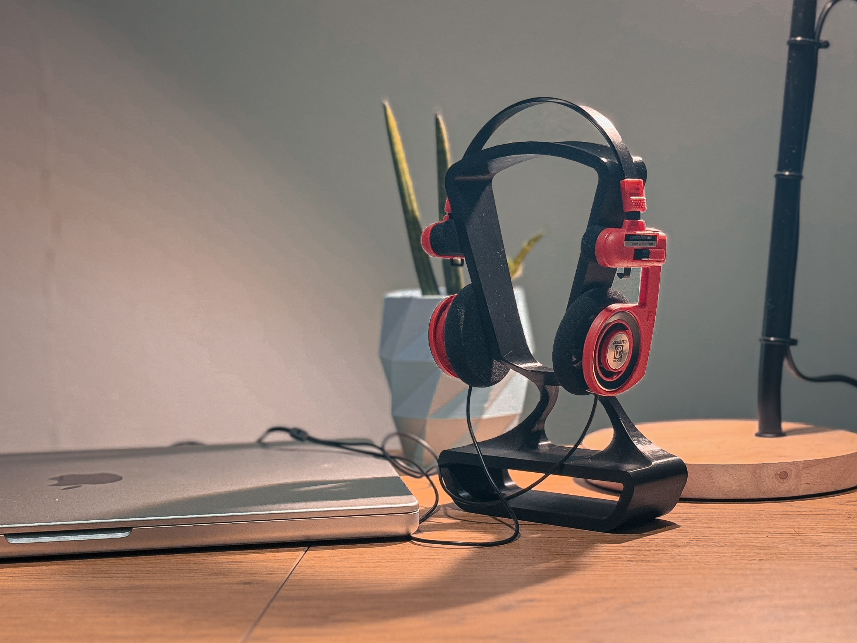 Giá đỡ tai nghe hiện đại (dành cho KOSS PORTA PRO)